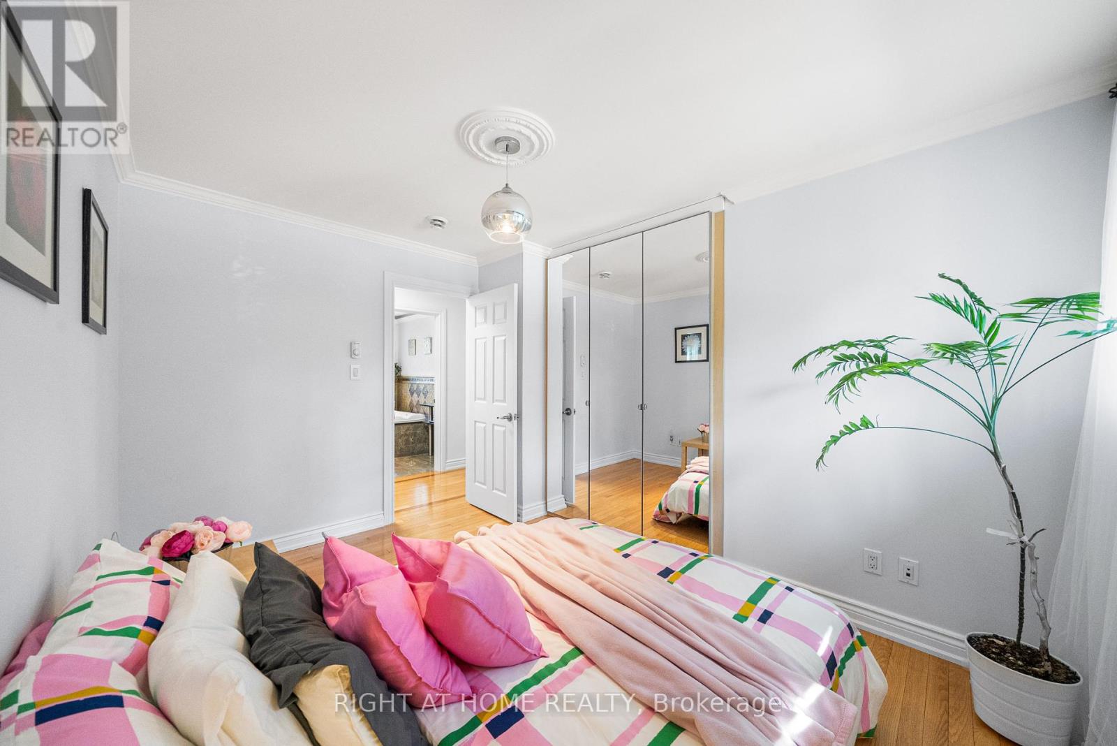 1045 Bloor Street, Mississauga, Ontario  L4Y 2N3 - Photo 20 - W12288362