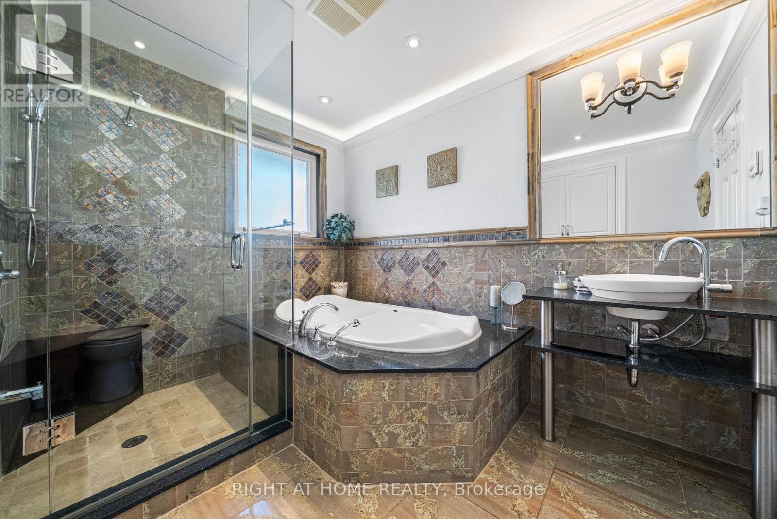 1045 Bloor Street, Mississauga, Ontario  L4Y 2N3 - Photo 22 - W12288362