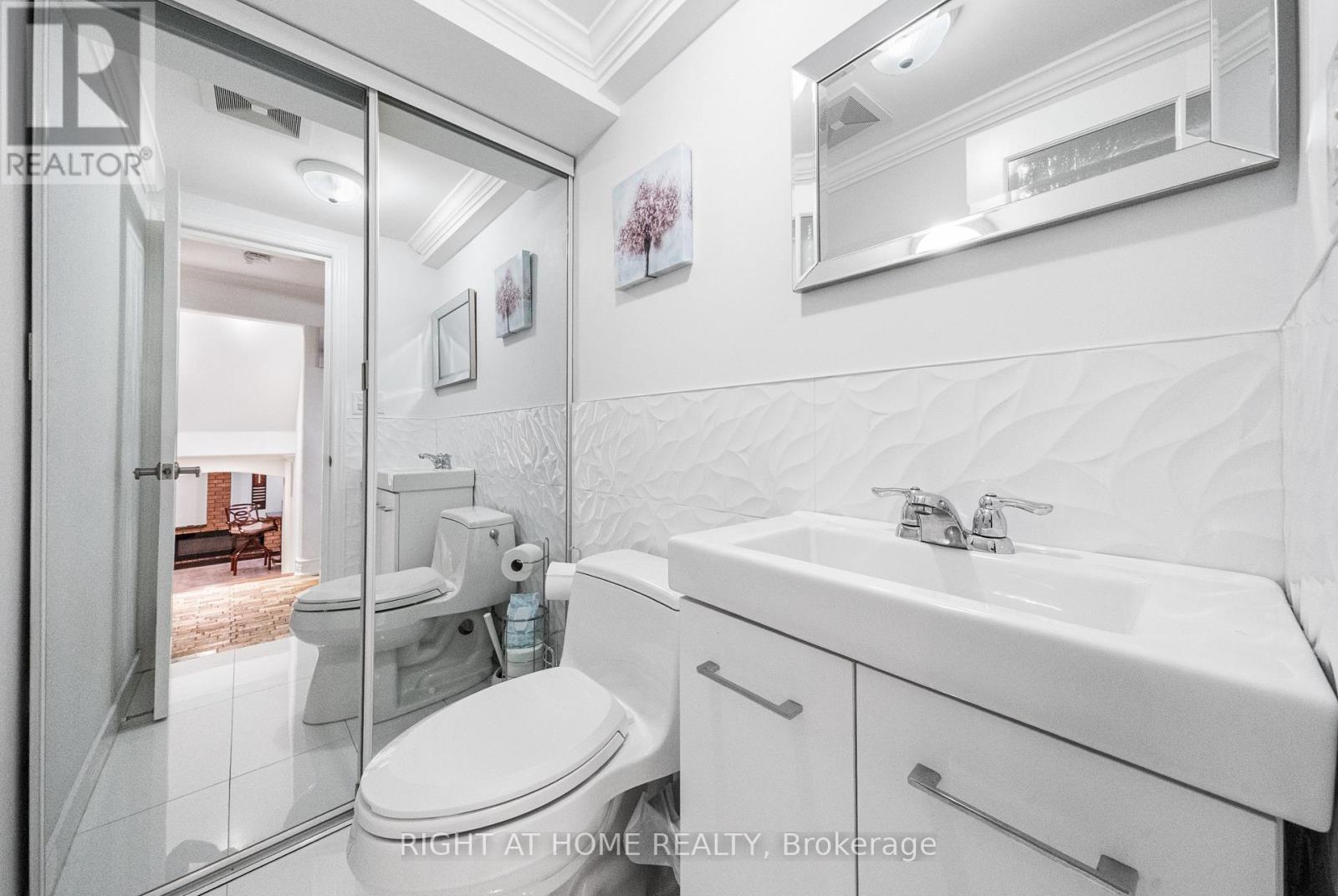 1045 Bloor Street, Mississauga, Ontario  L4Y 2N3 - Photo 23 - W12288362