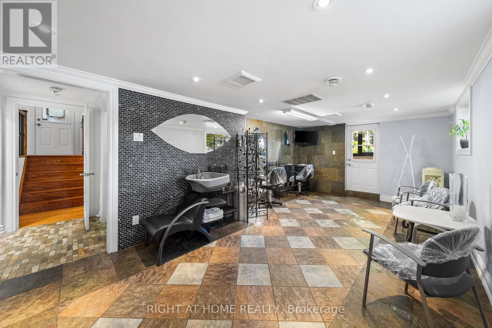 1045 Bloor Street, Mississauga, Ontario  L4Y 2N3 - Photo 33 - W12288362