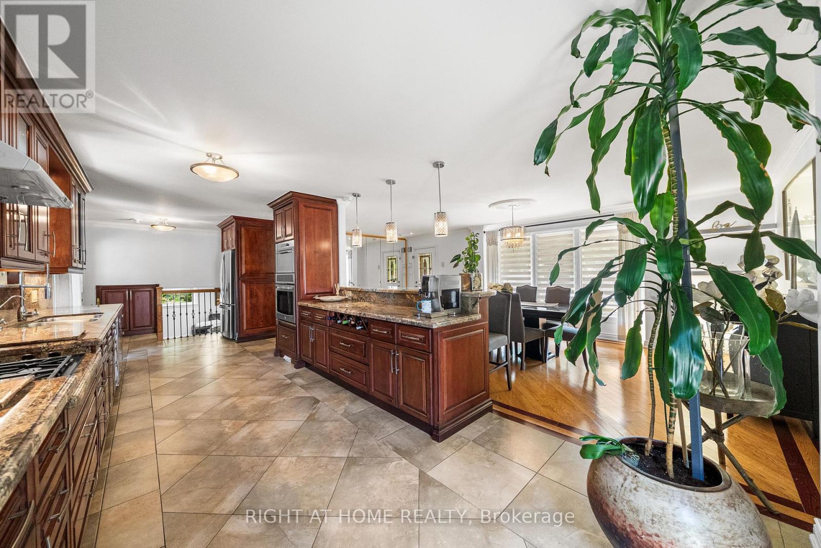 1045 Bloor Street, Mississauga, Ontario  L4Y 2N3 - Photo 9 - W12288362