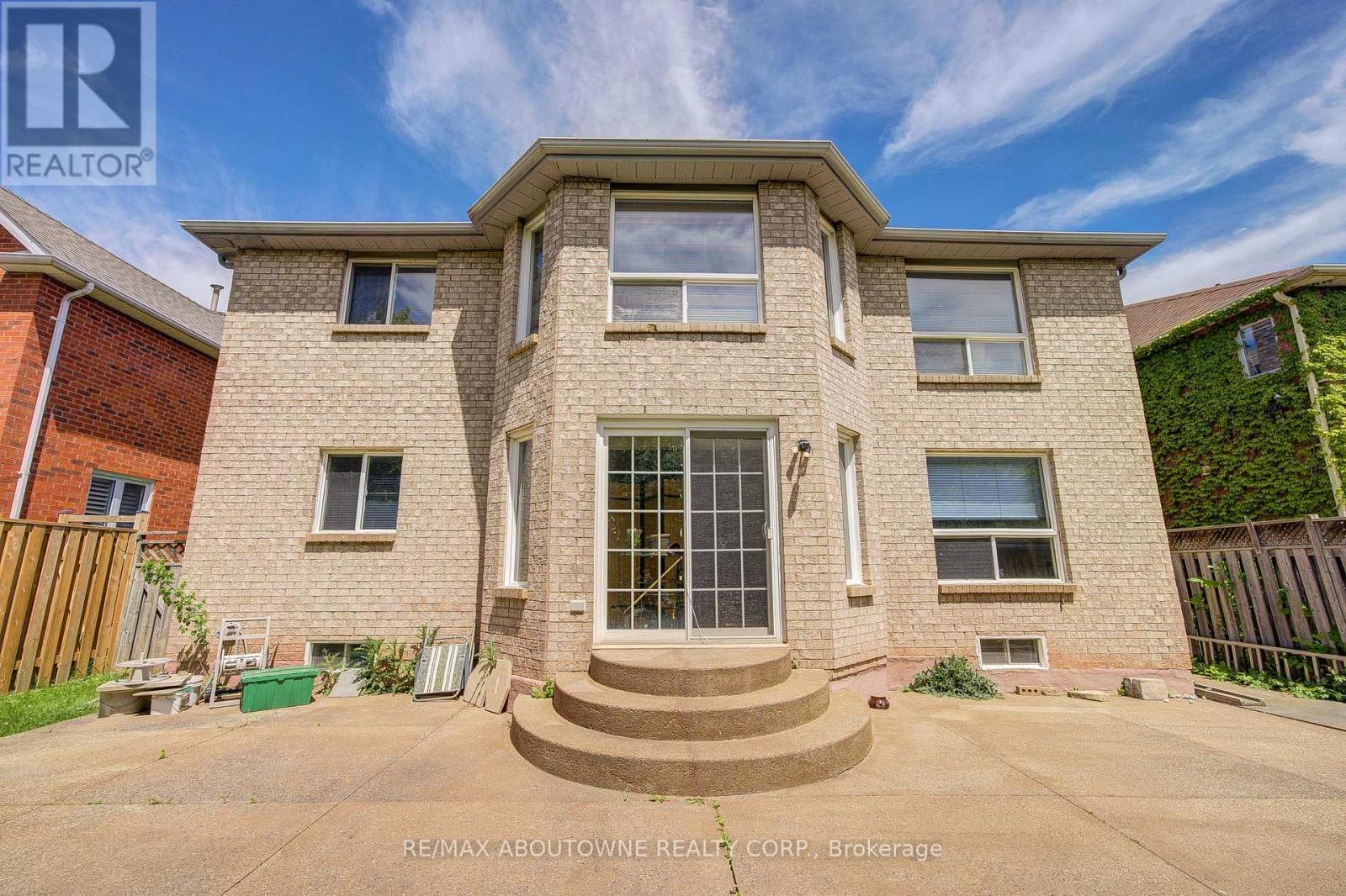 318 Northwood Drive, Oakville (Ga Glen Abbey), Ontario  L6M 1M7 - Photo 15 - W12288472