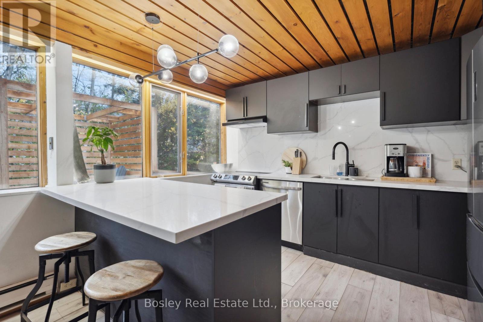 101 St Moritz Crescent, Blue Mountains, Ontario  L9Y 0S6 - Photo 19 - X12288386