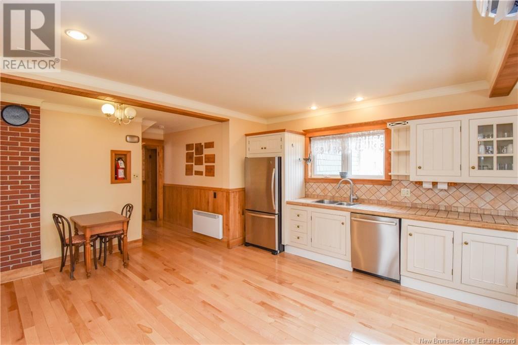 98 Saint-Pierre Ouest Boulevard, Caraquet, New Brunswick  E1W 1B6 - Photo 18 - NB122541
