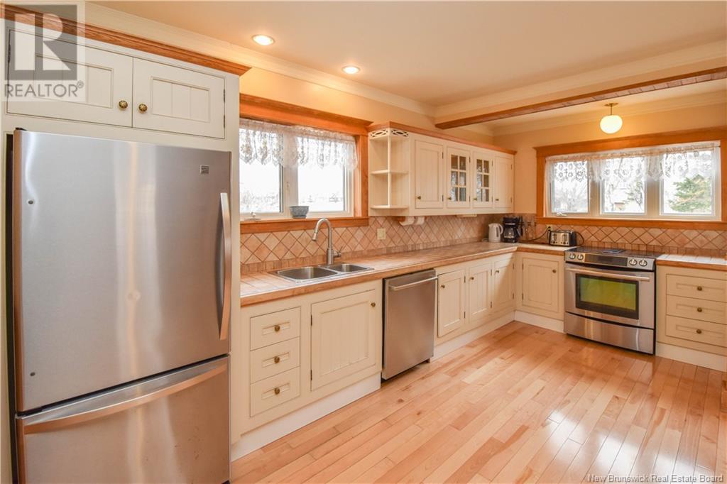 98 Saint-Pierre Ouest Boulevard, Caraquet, New Brunswick  E1W 1B6 - Photo 17 - NB122541