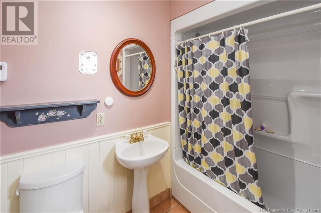 98 Saint-Pierre Ouest Boulevard, Caraquet, New Brunswick  E1W 1B6 - Photo 29 - NB122541