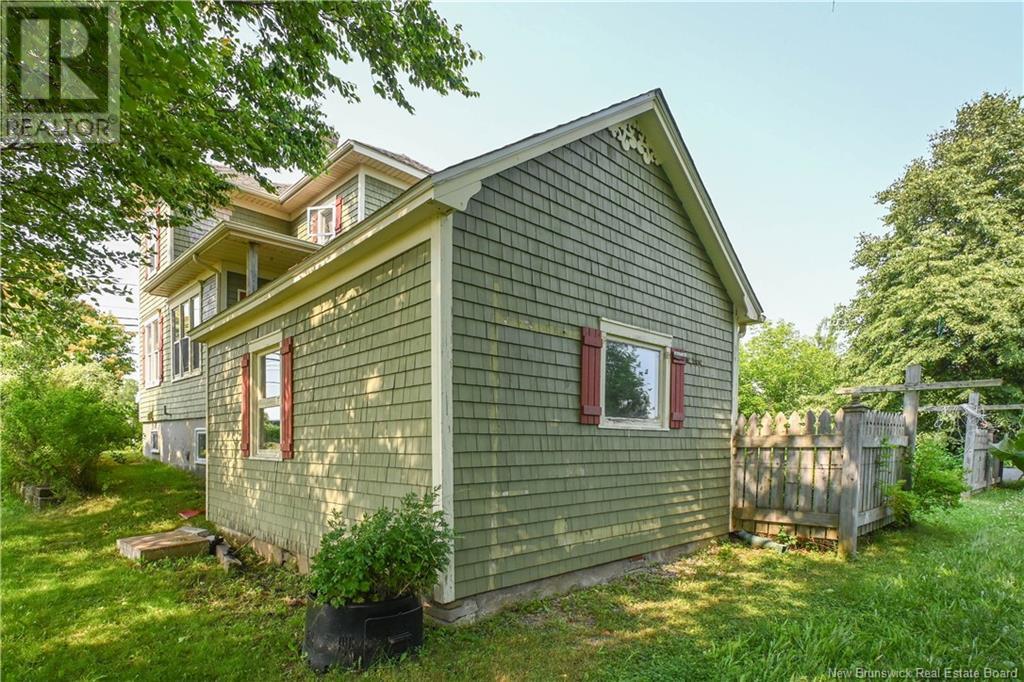 98 Saint-Pierre Ouest Boulevard, Caraquet, New Brunswick  E1W 1B6 - Photo 5 - NB122541