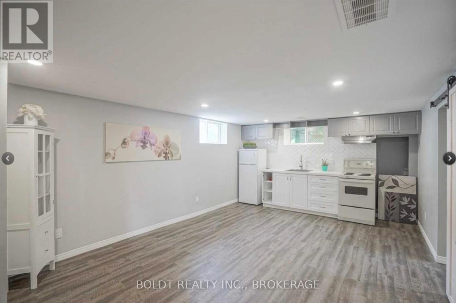 61 Bradley Street, St. Catharines, Ontario  L3T 1R5 - Photo 13 - X12288590