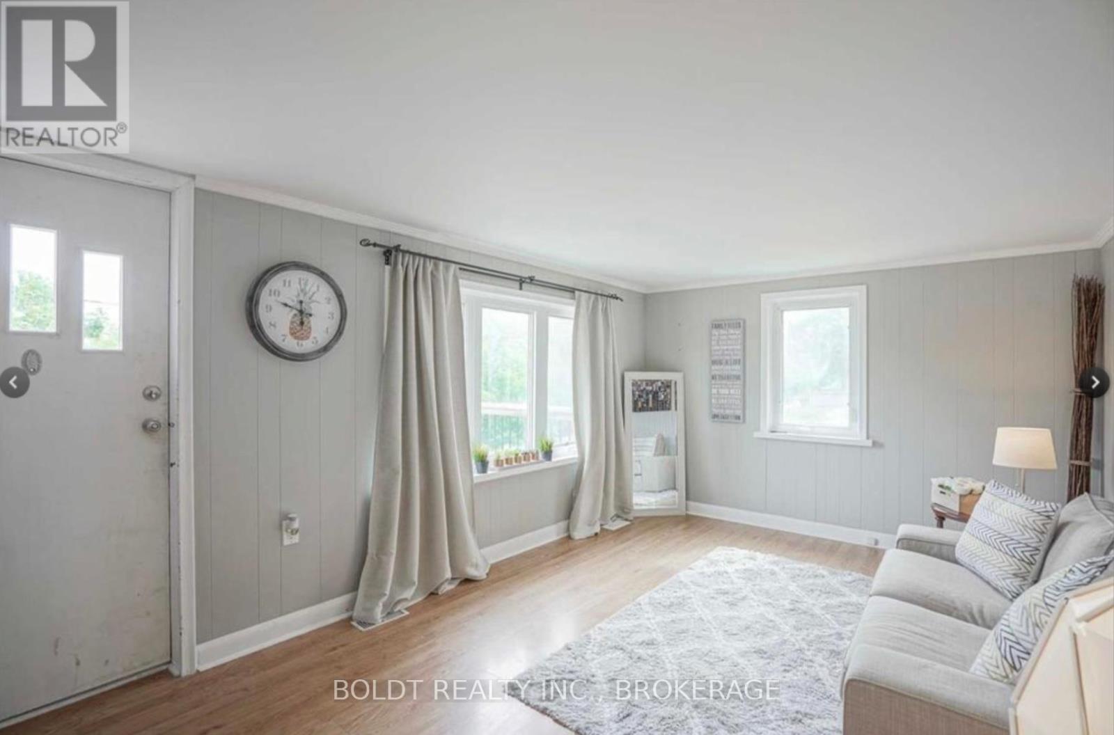 61 Bradley Street, St. Catharines, Ontario  L3T 1R5 - Photo 4 - X12288590