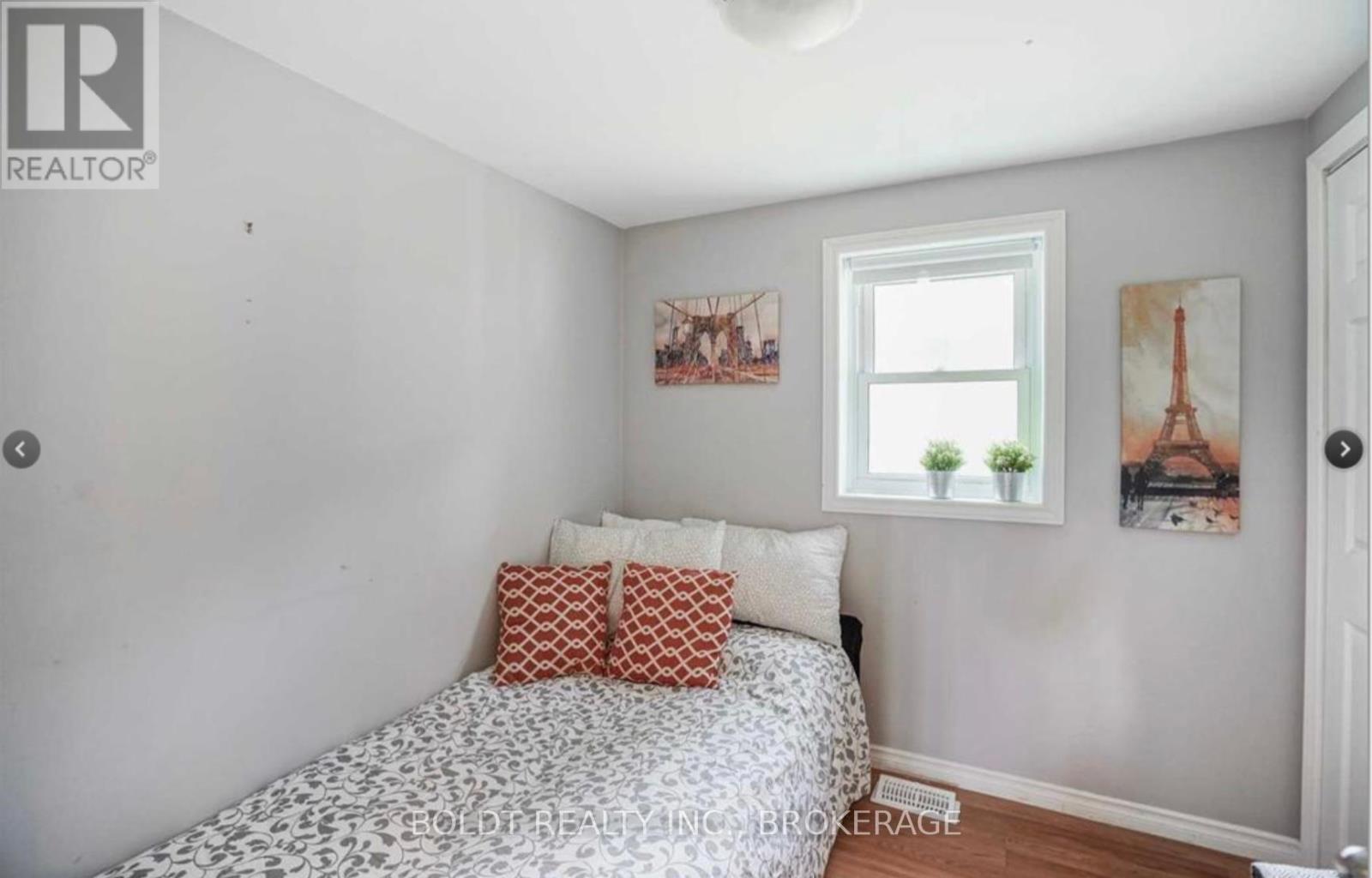 61 Bradley Street, St. Catharines, Ontario  L3T 1R5 - Photo 8 - X12288590
