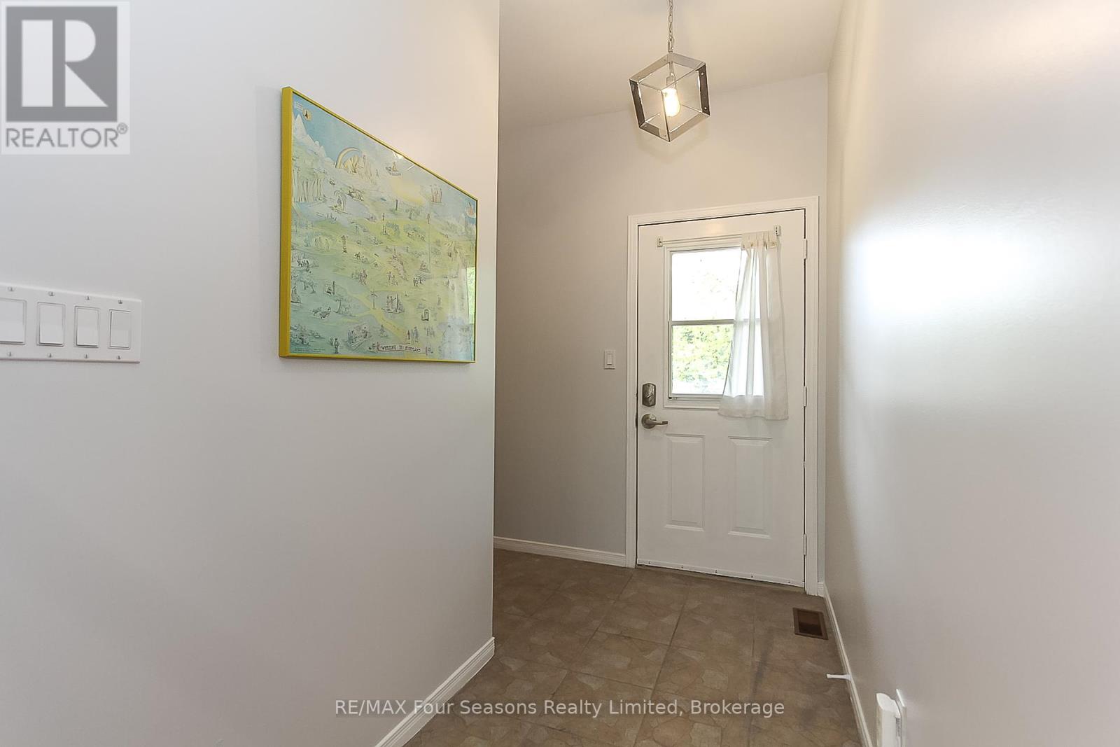 919 Cedar Pointe Court, Collingwood, Ontario  L9Y 5C7 - Photo 7 - S12288657