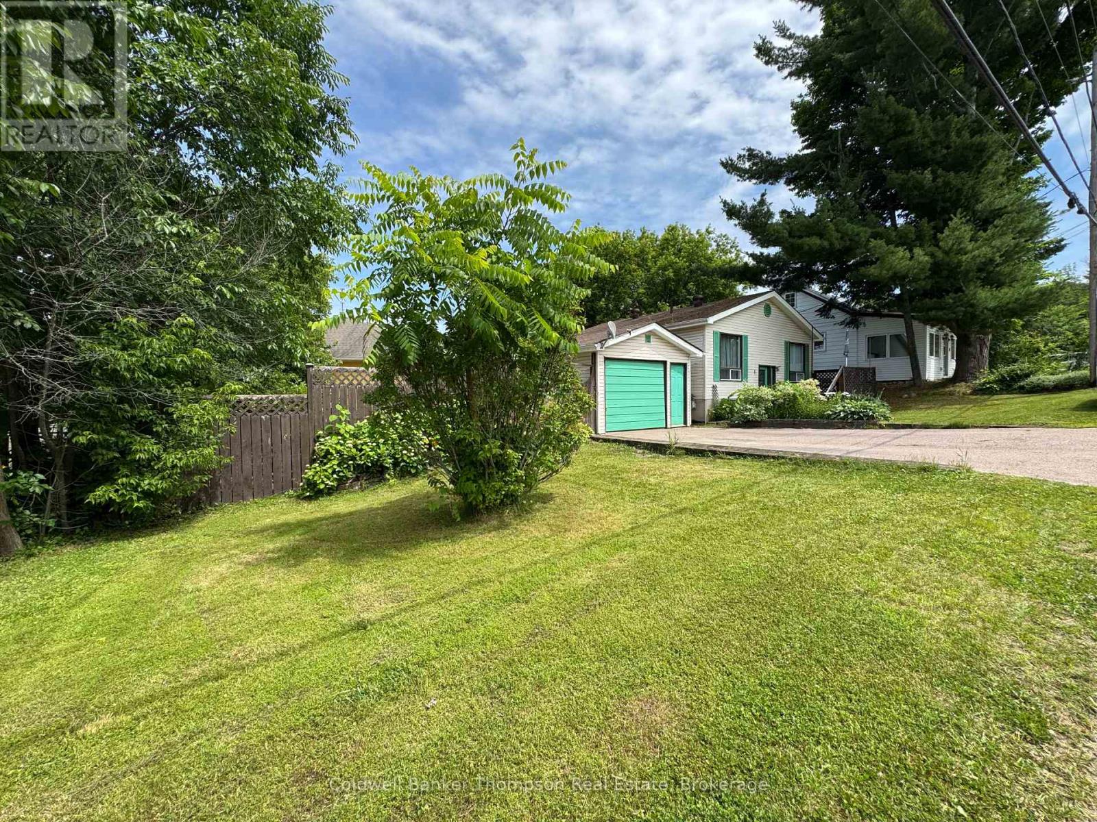 8 Yonge Street S, Huntsville, Ontario  P1H 1W7 - Photo 1 - X12288771