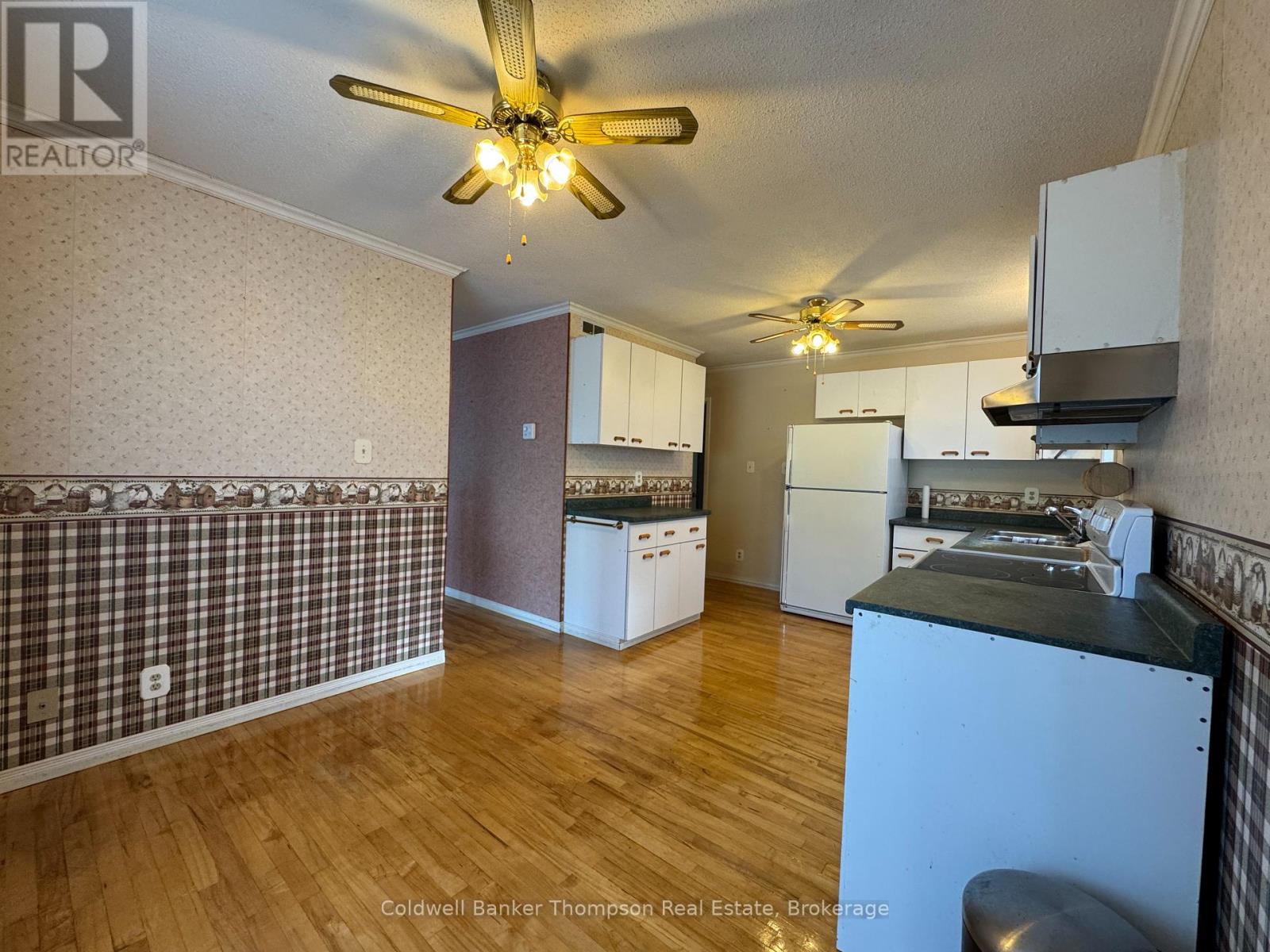 8 Yonge Street S, Huntsville, Ontario  P1H 1W7 - Photo 11 - X12288771