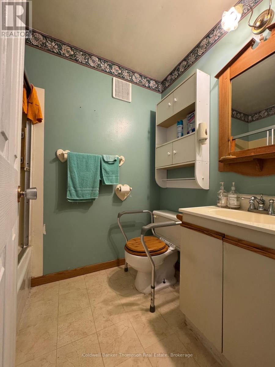8 Yonge Street S, Huntsville, Ontario  P1H 1W7 - Photo 18 - X12288771