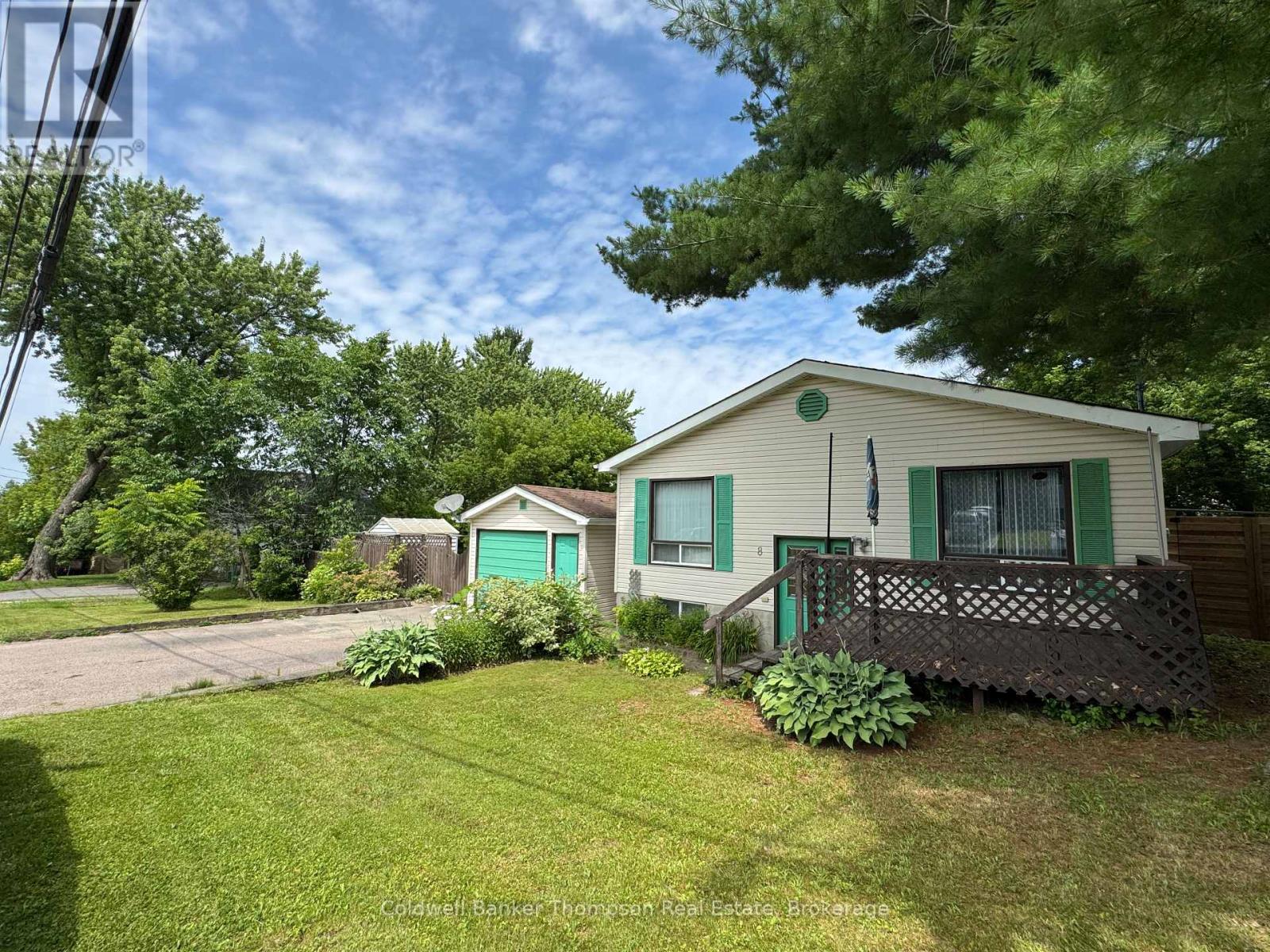 8 Yonge Street S, Huntsville, Ontario  P1H 1W7 - Photo 2 - X12288771