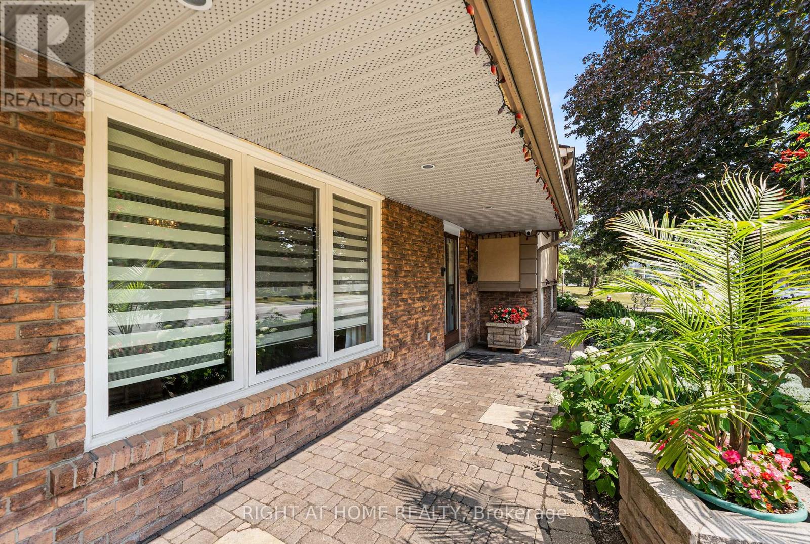 1045 Bloor Street, Mississauga (Applewood), Ontario  L4Y 2N3 - Photo 2 - W12288515