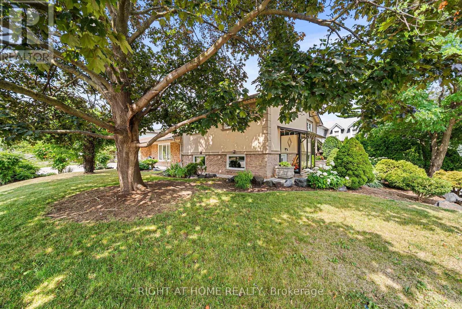 1045 Bloor Street, Mississauga (Applewood), Ontario  L4Y 2N3 - Photo 45 - W12288515