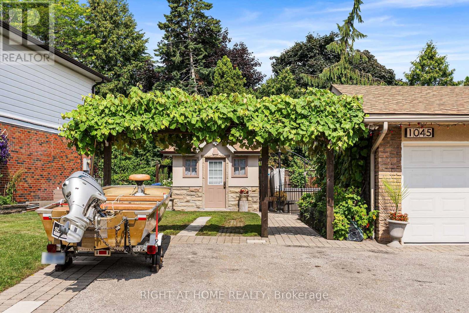 1045 Bloor Street, Mississauga (Applewood), Ontario  L4Y 2N3 - Photo 47 - W12288515