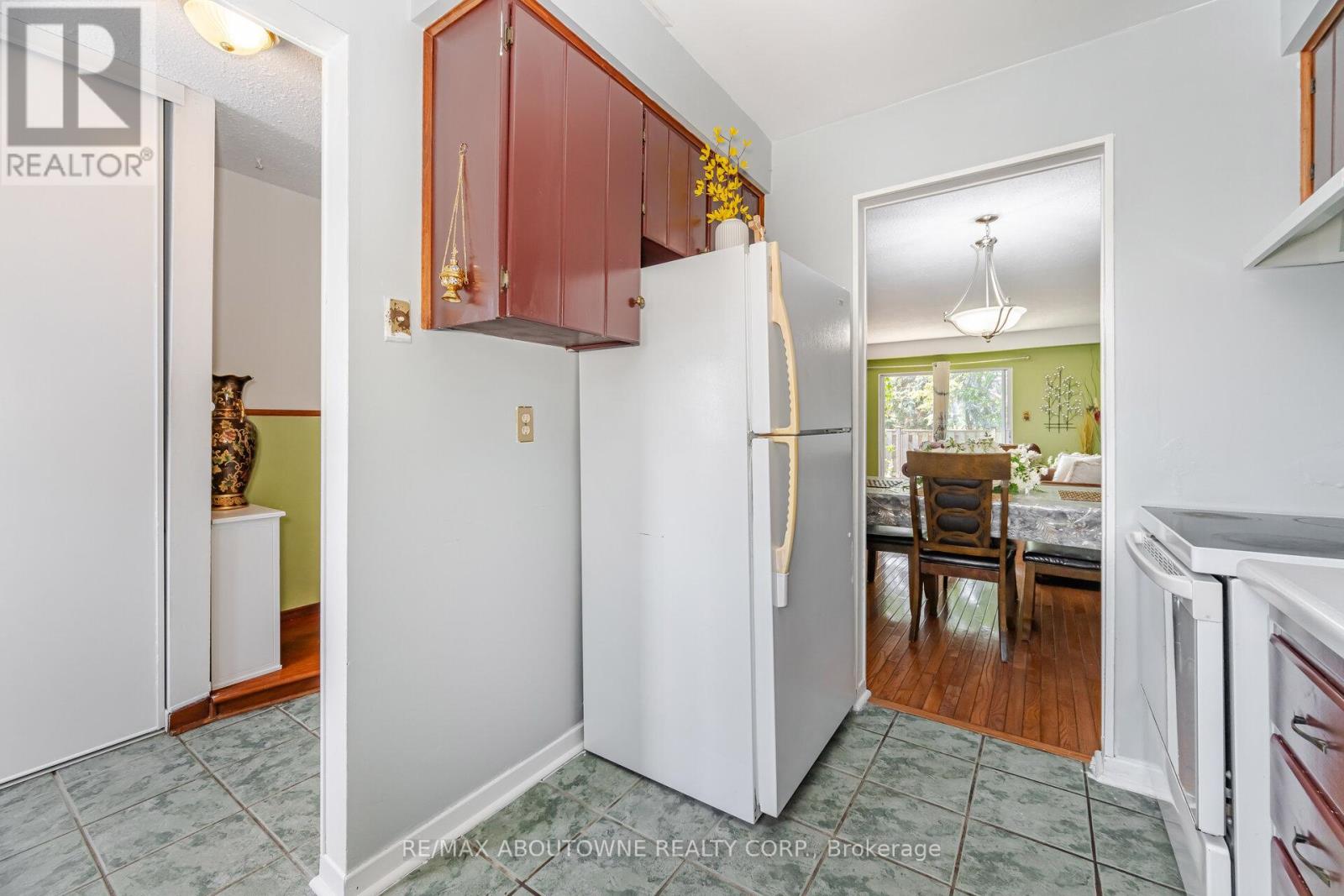 Property at 106 - 2779 GANANOQUE DRIVE image 5