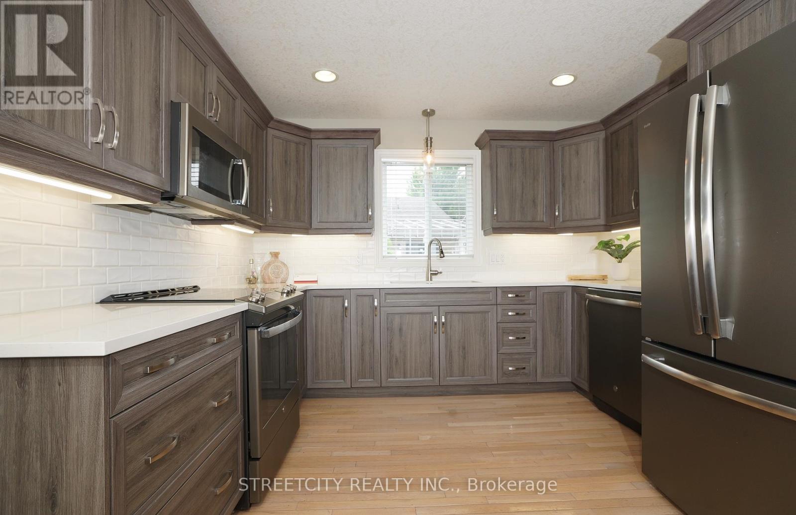 1861 Louise Boulevard, London North, Ontario  N6G 5G2 - Photo 12 - X12288344