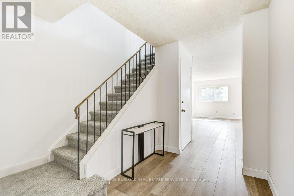 Property at 581 COLLEGE AVENUE W image 4