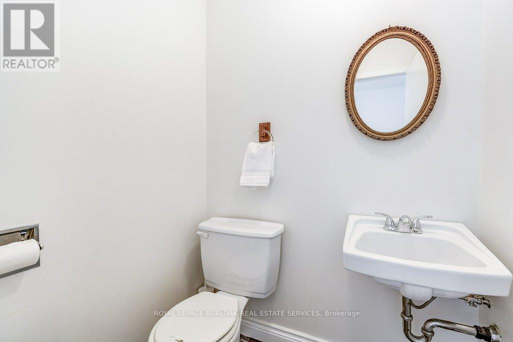 Property at 581 COLLEGE AVENUE W image 5
