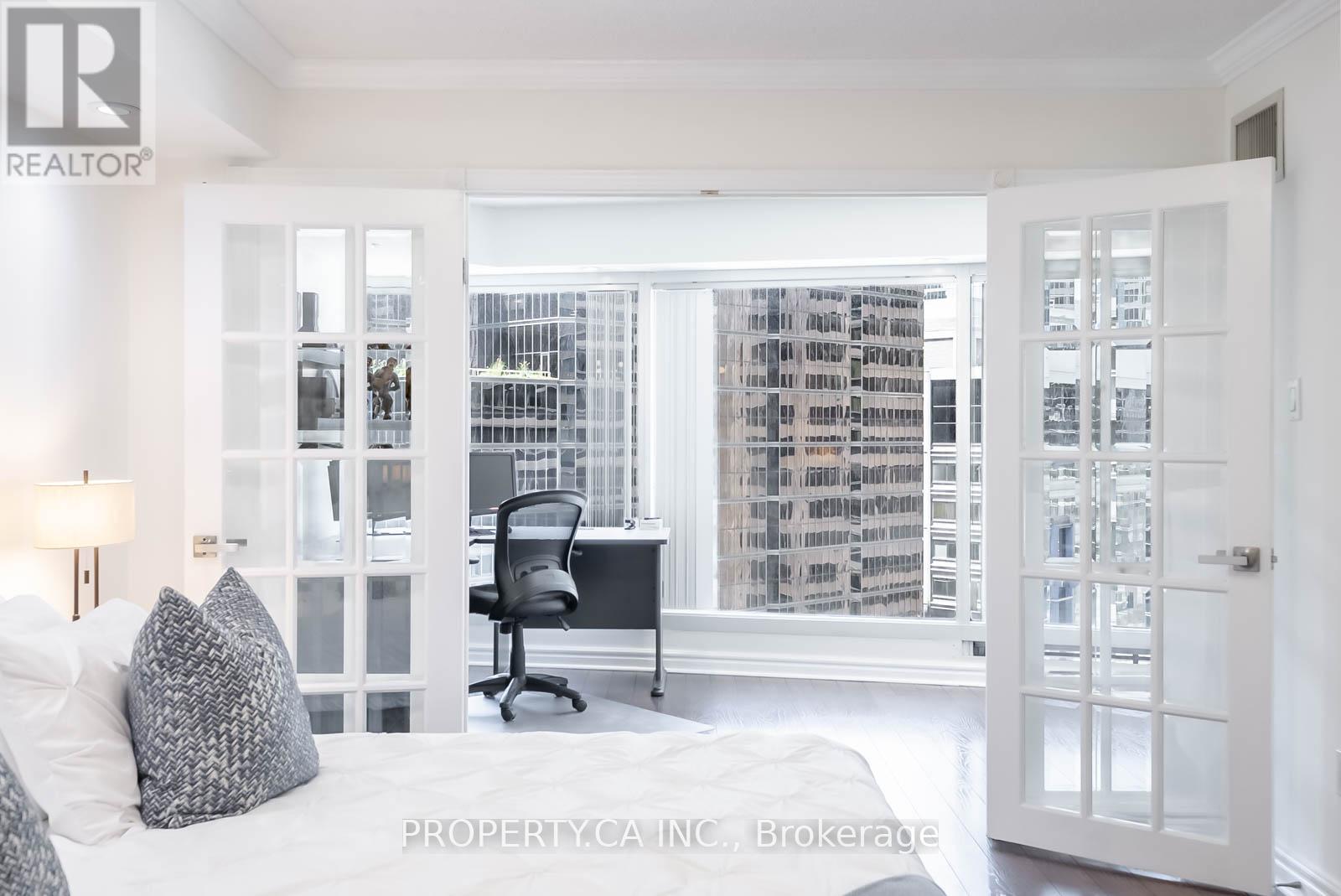 1407 - 33 University Avenue, Toronto, Ontario  M5J 2S7 - Photo 16 - C12287895