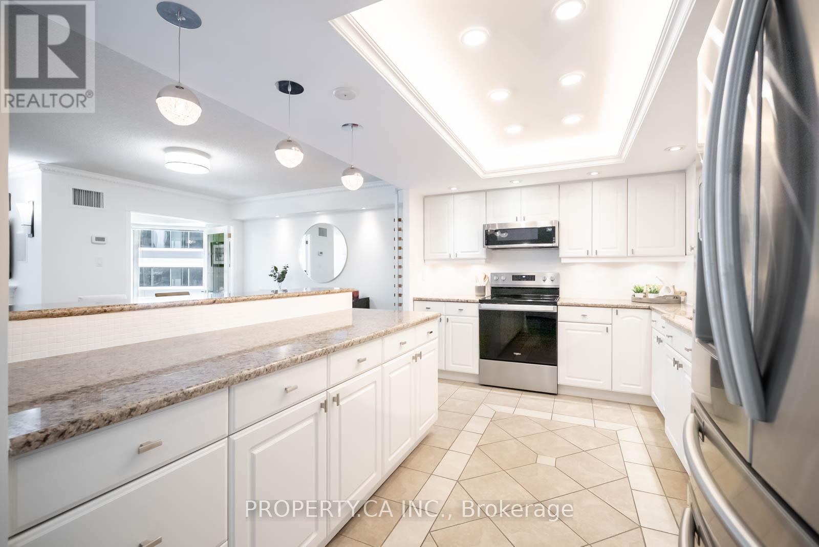 1407 - 33 University Avenue, Toronto, Ontario  M5J 2S7 - Photo 8 - C12287895
