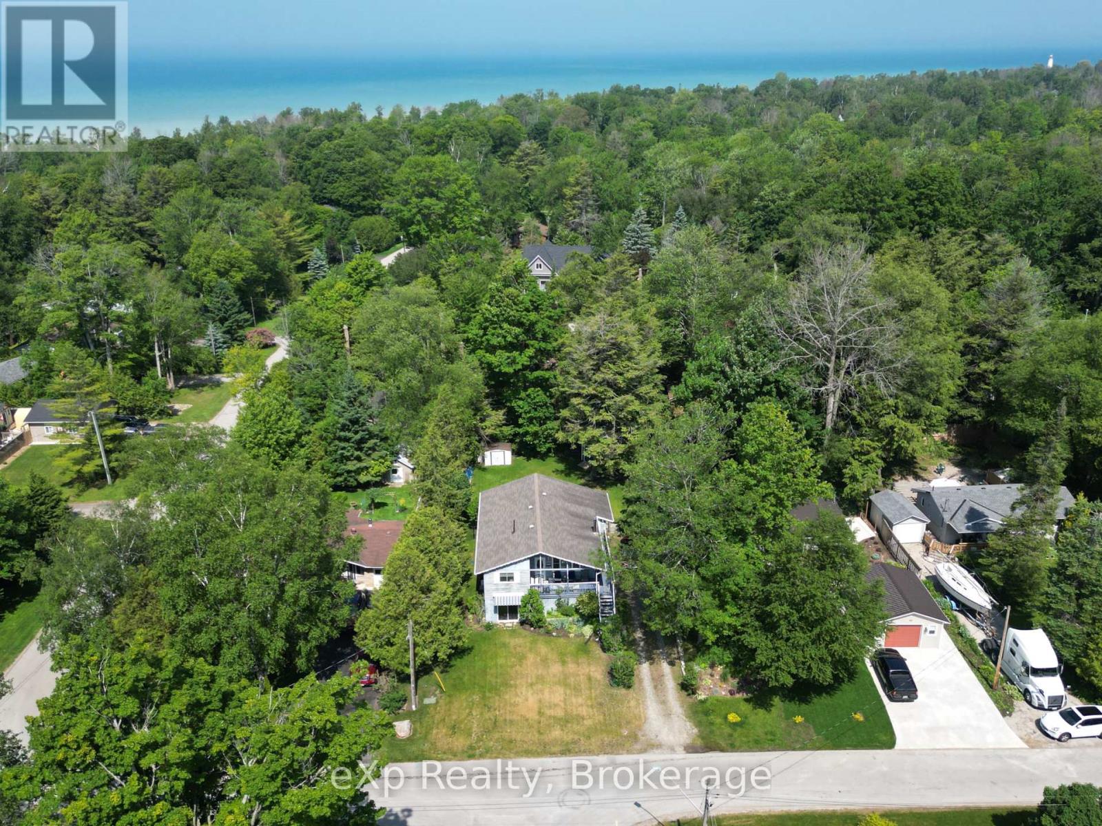 105 Menomini Road, Huron-Kinloss, Ontario  N2Z 2X3 - Photo 2 - X12271062
