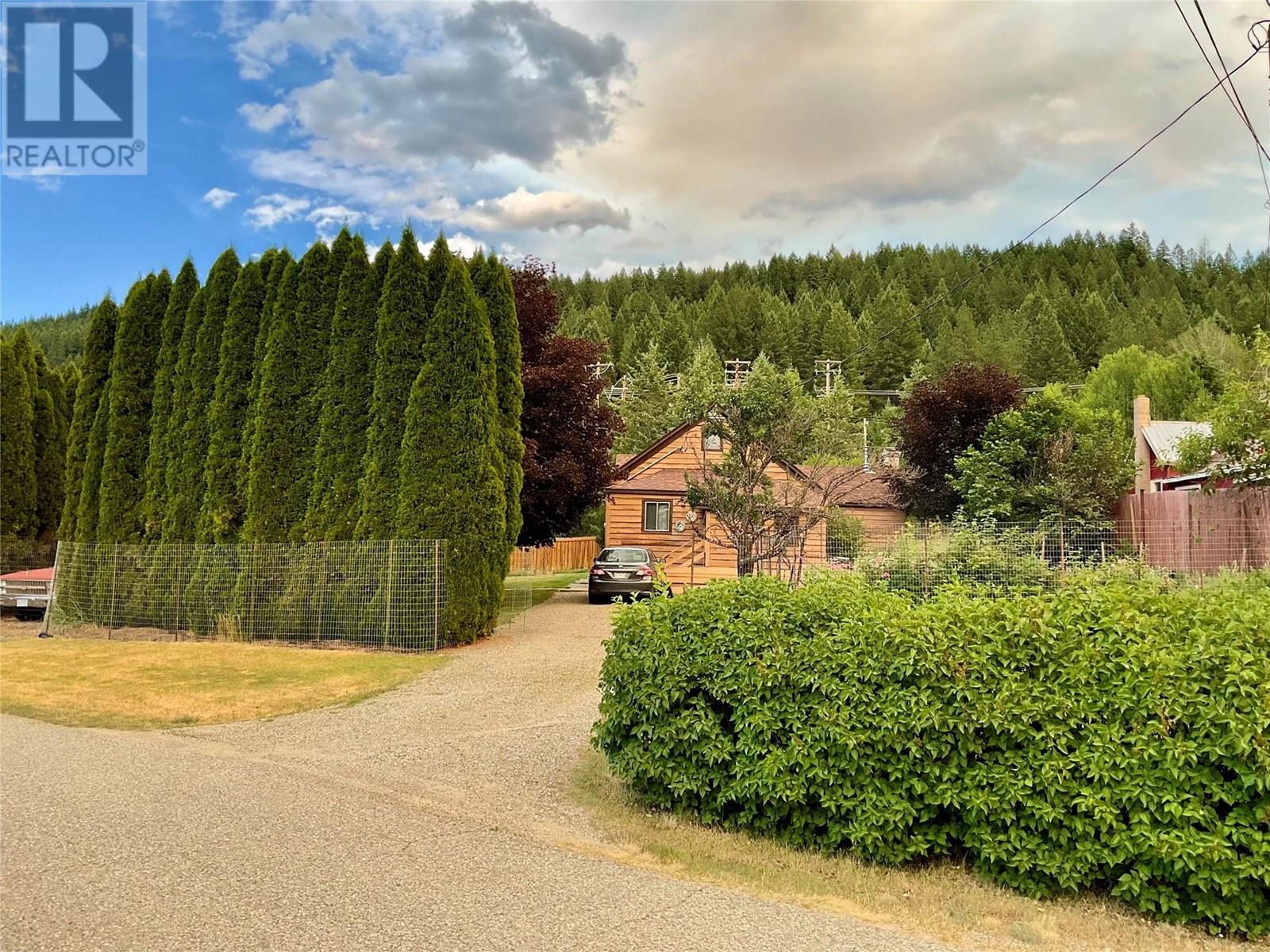 555 Everette Avenue, Greenwood, British Columbia  V0H 1J0 - Photo 2 - 10356160