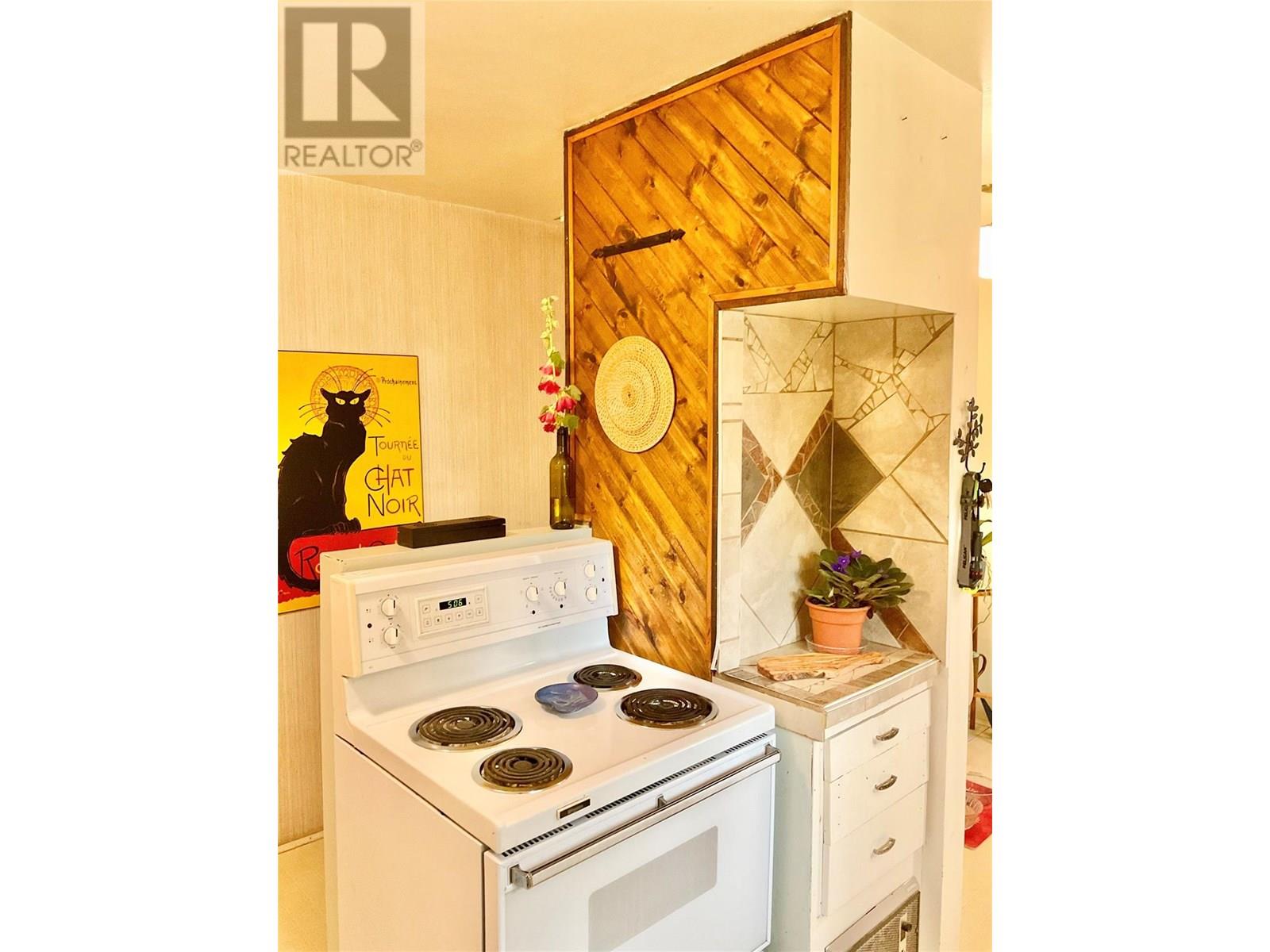 555 Everette Avenue, Greenwood, British Columbia  V0H 1J0 - Photo 24 - 10356160