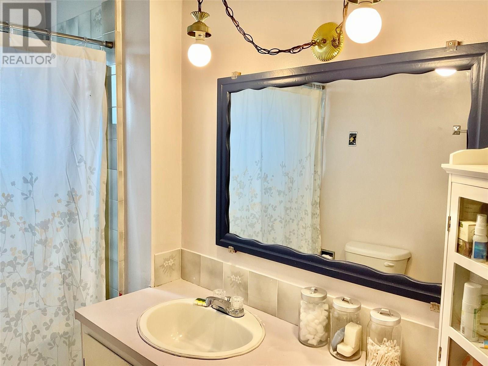 555 Everette Avenue, Greenwood, British Columbia  V0H 1J0 - Photo 33 - 10356160