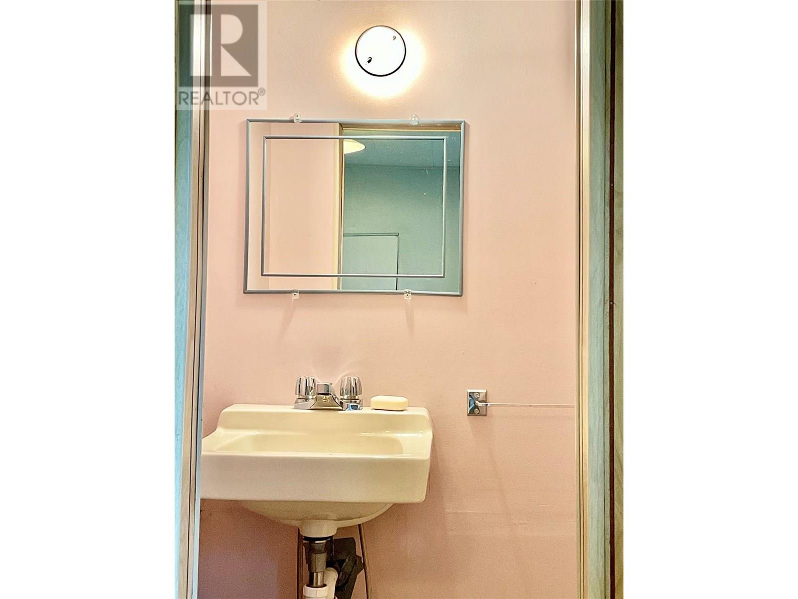 555 Everette Avenue, Greenwood, British Columbia  V0H 1J0 - Photo 36 - 10356160