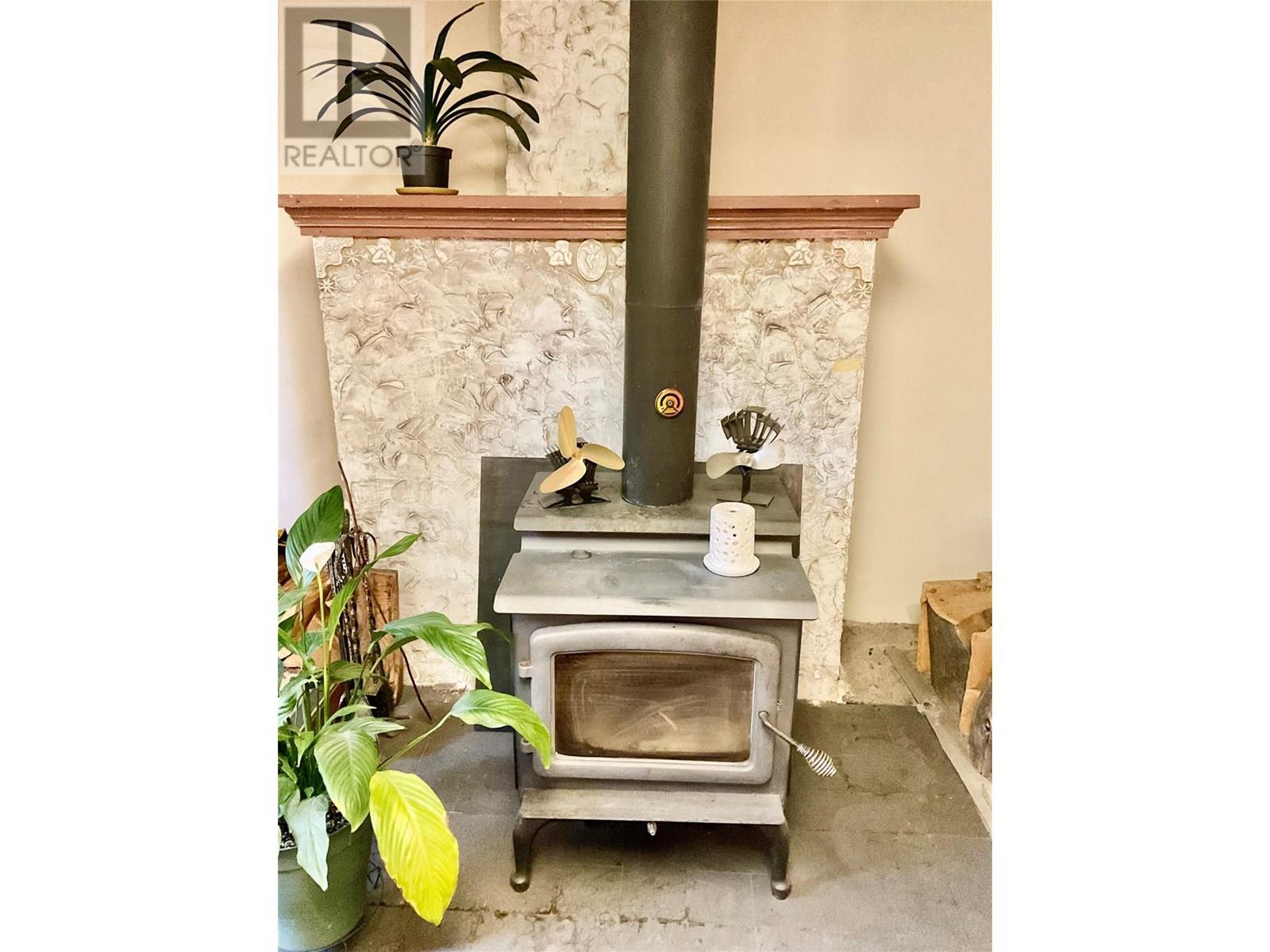 555 Everette Avenue, Greenwood, British Columbia  V0H 1J0 - Photo 38 - 10356160