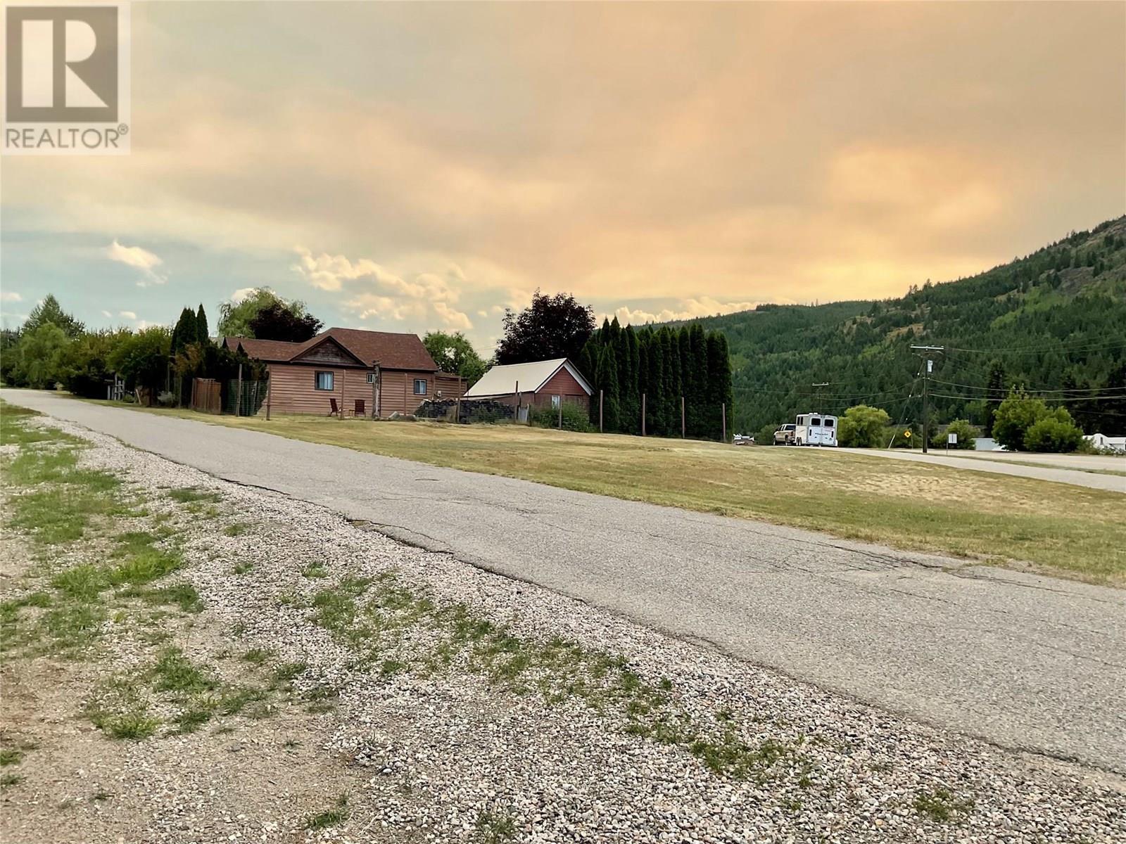 555 Everette Avenue, Greenwood, British Columbia  V0H 1J0 - Photo 7 - 10356160