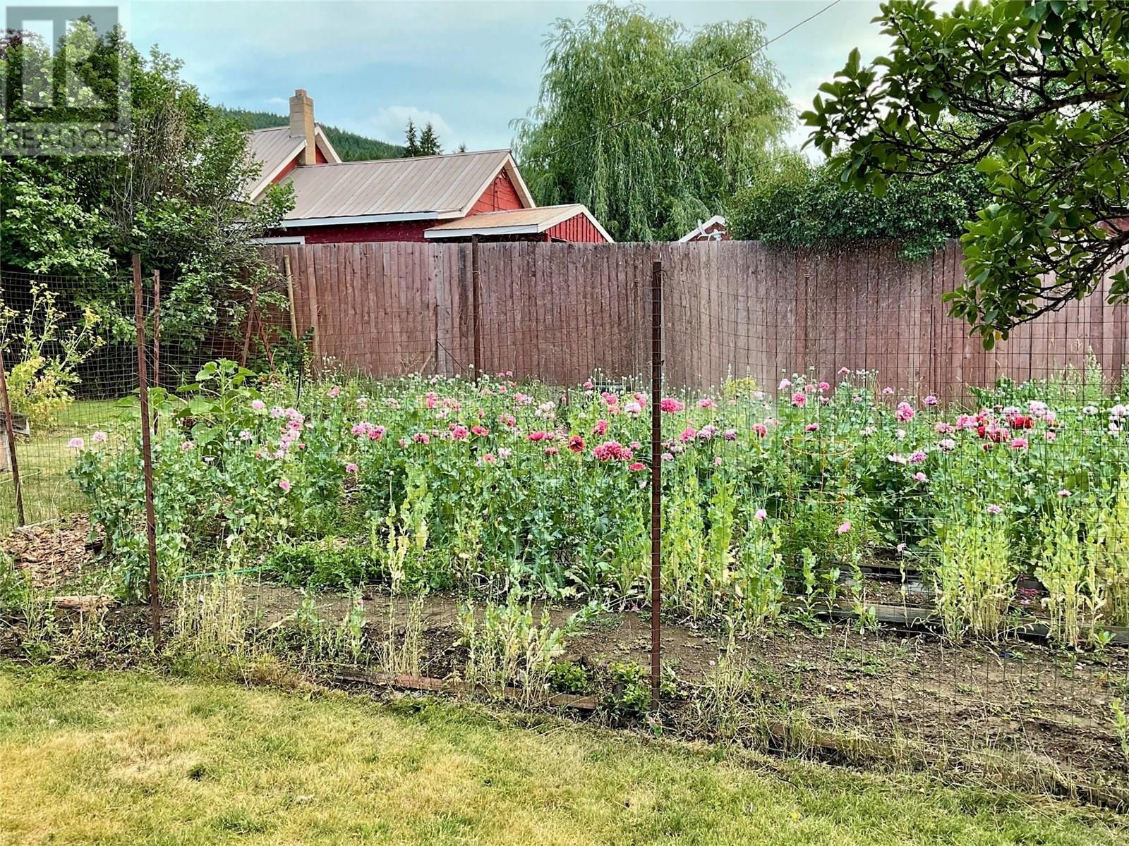 555 Everette Avenue, Greenwood, British Columbia  V0H 1J0 - Photo 8 - 10356160