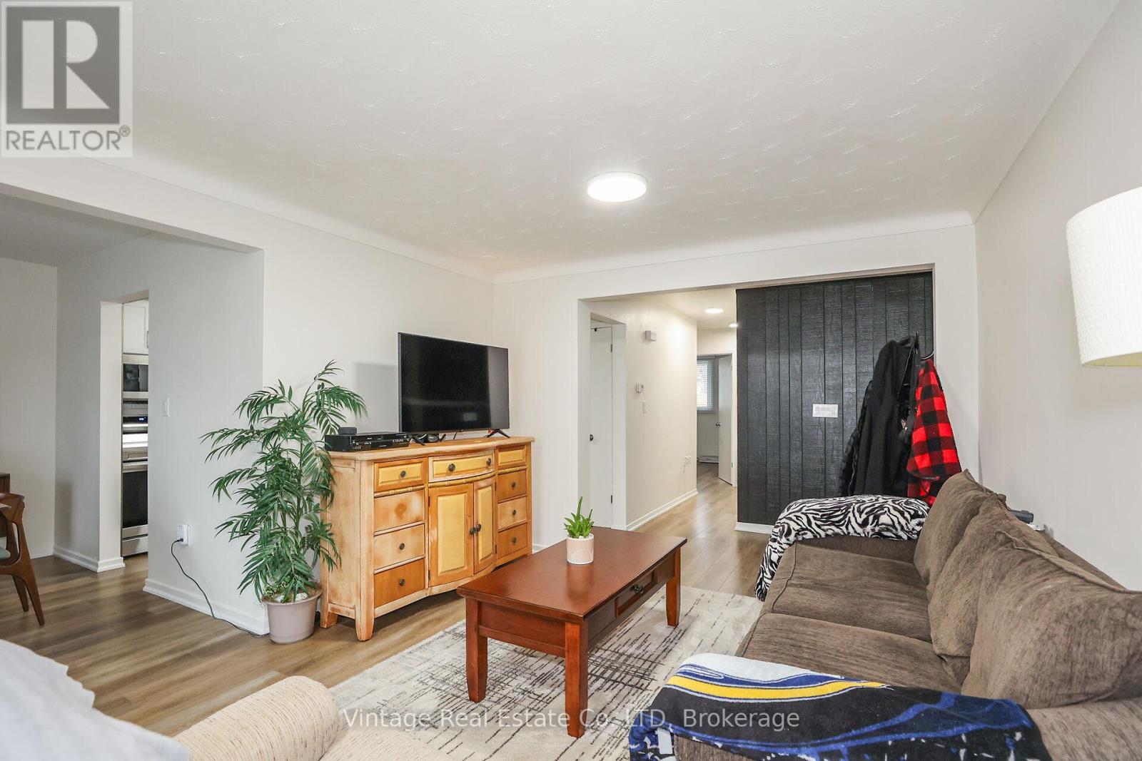 Property at 11 TRINIDAD CRESCENT image 4