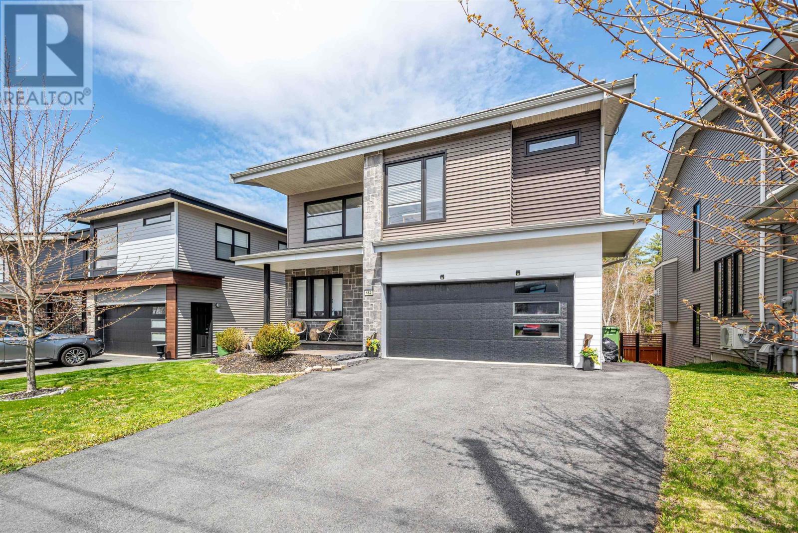 Property at 182 Amesbury Gate image 2