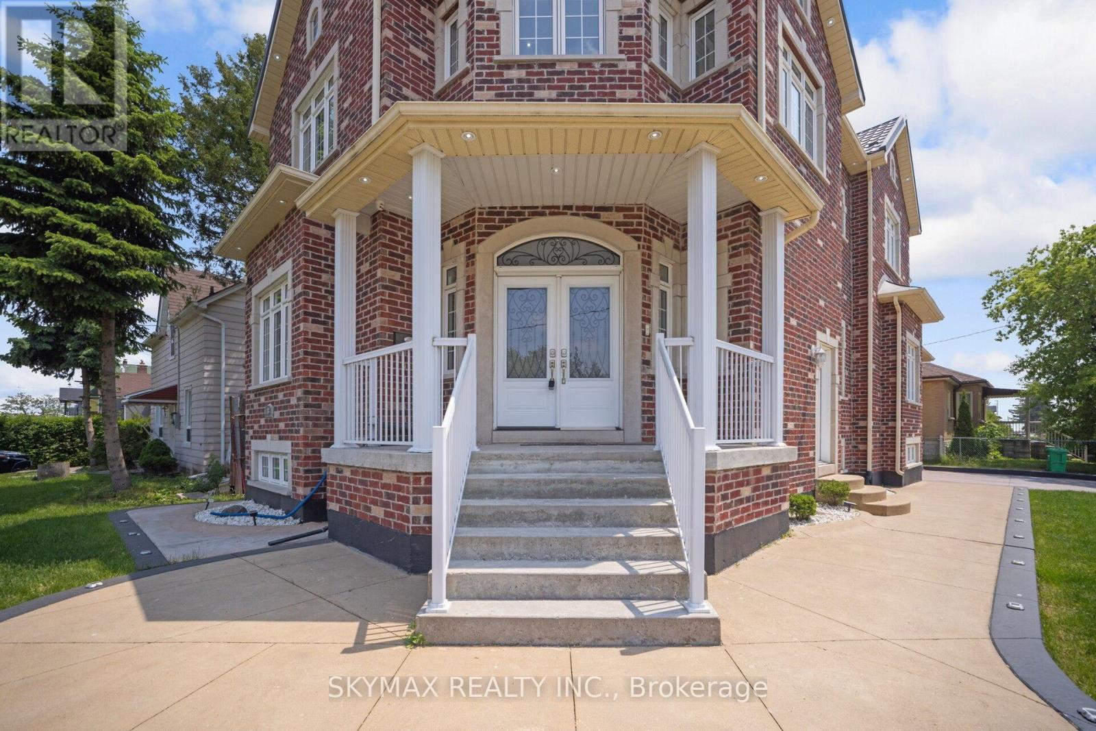 18 Burlington Street, Mississauga, Ontario  L4T 1B7 - Photo 6 - W12288669