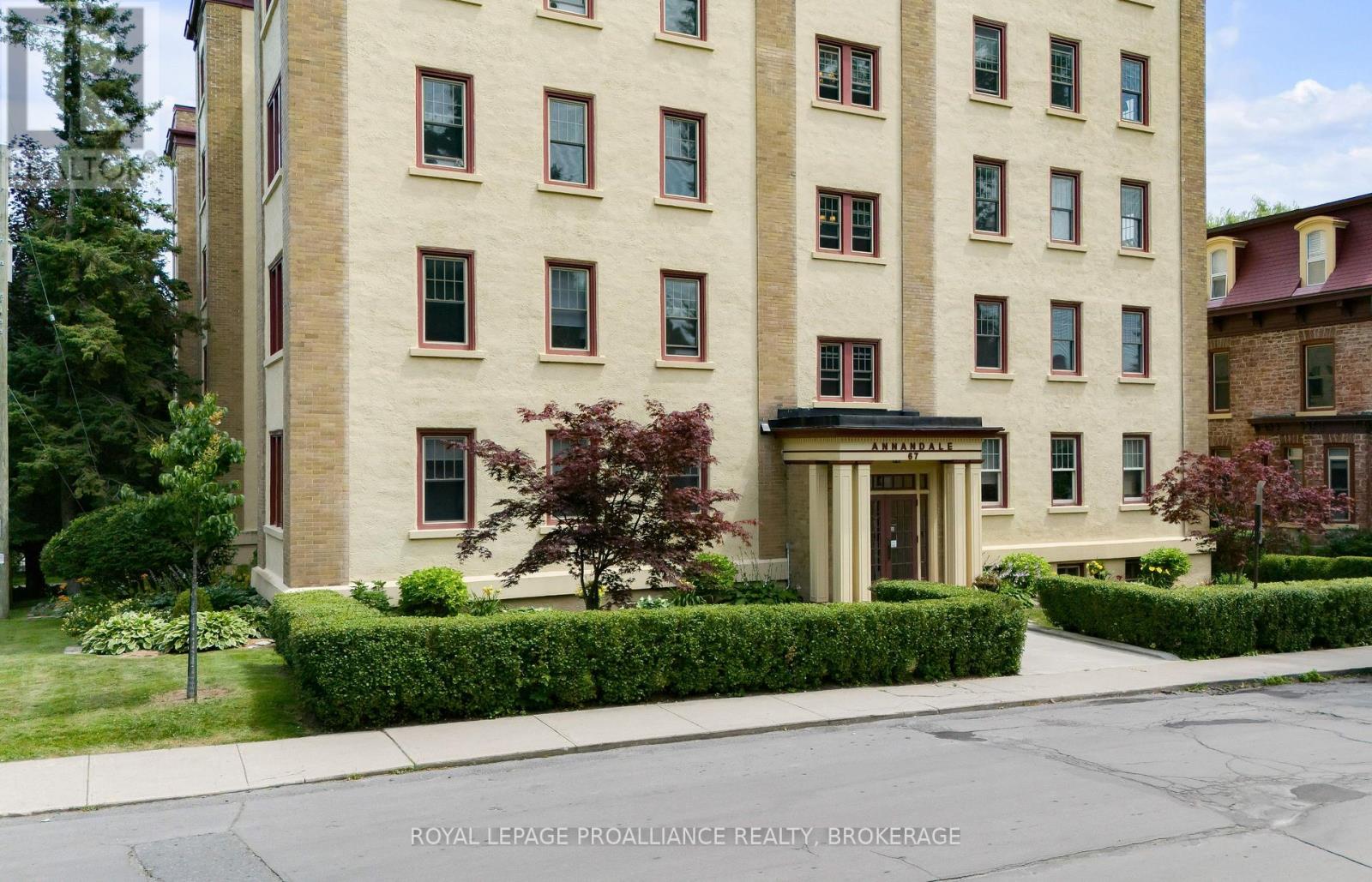 302 - 67 Sydenham Street, Kingston, Ontario  K7L 3H2 - Photo 2 - X12288967