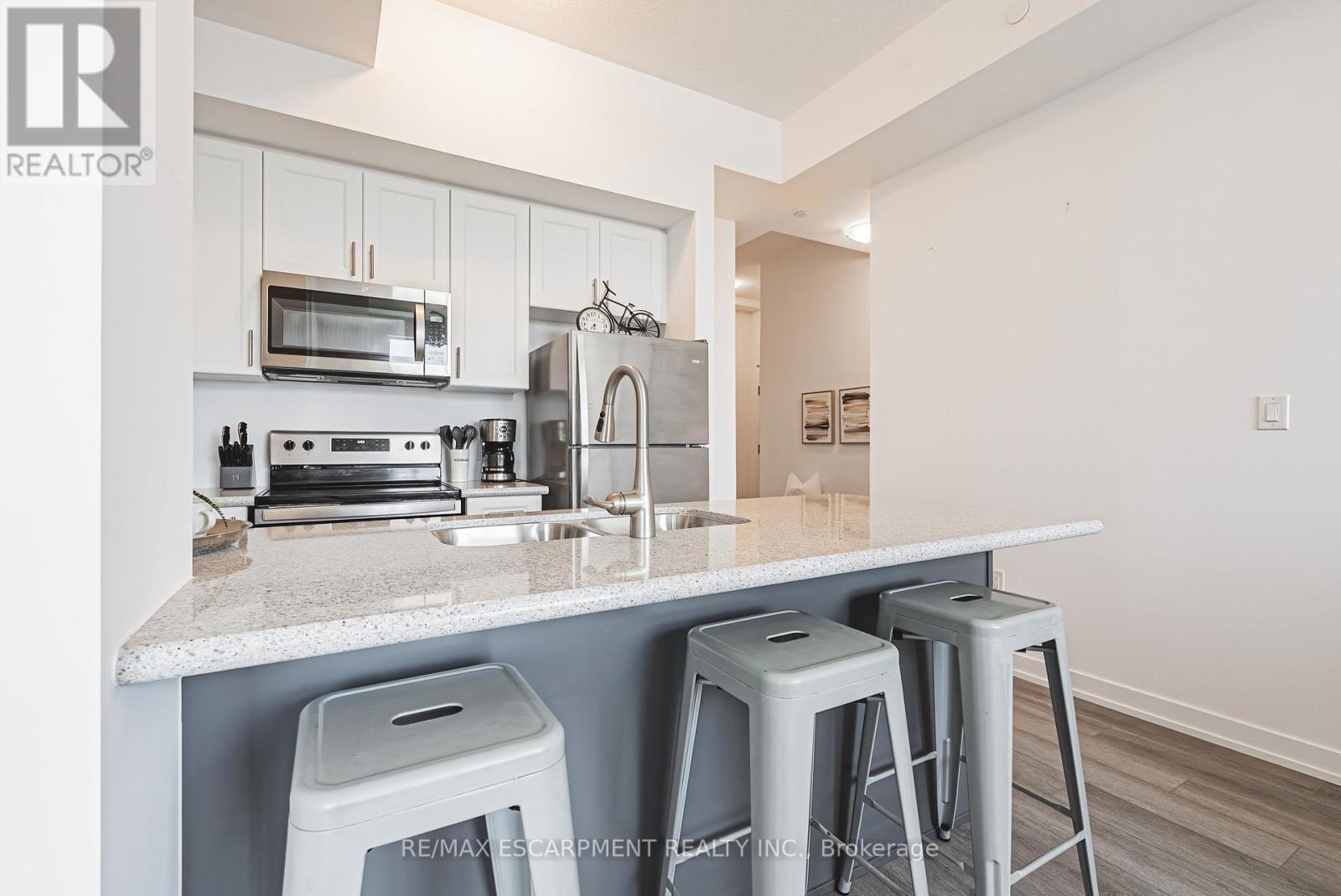 505 - 460 Dundas Street E, Hamilton (Waterdown), Ontario  L8B 2A5 - Photo 3 - X12288729