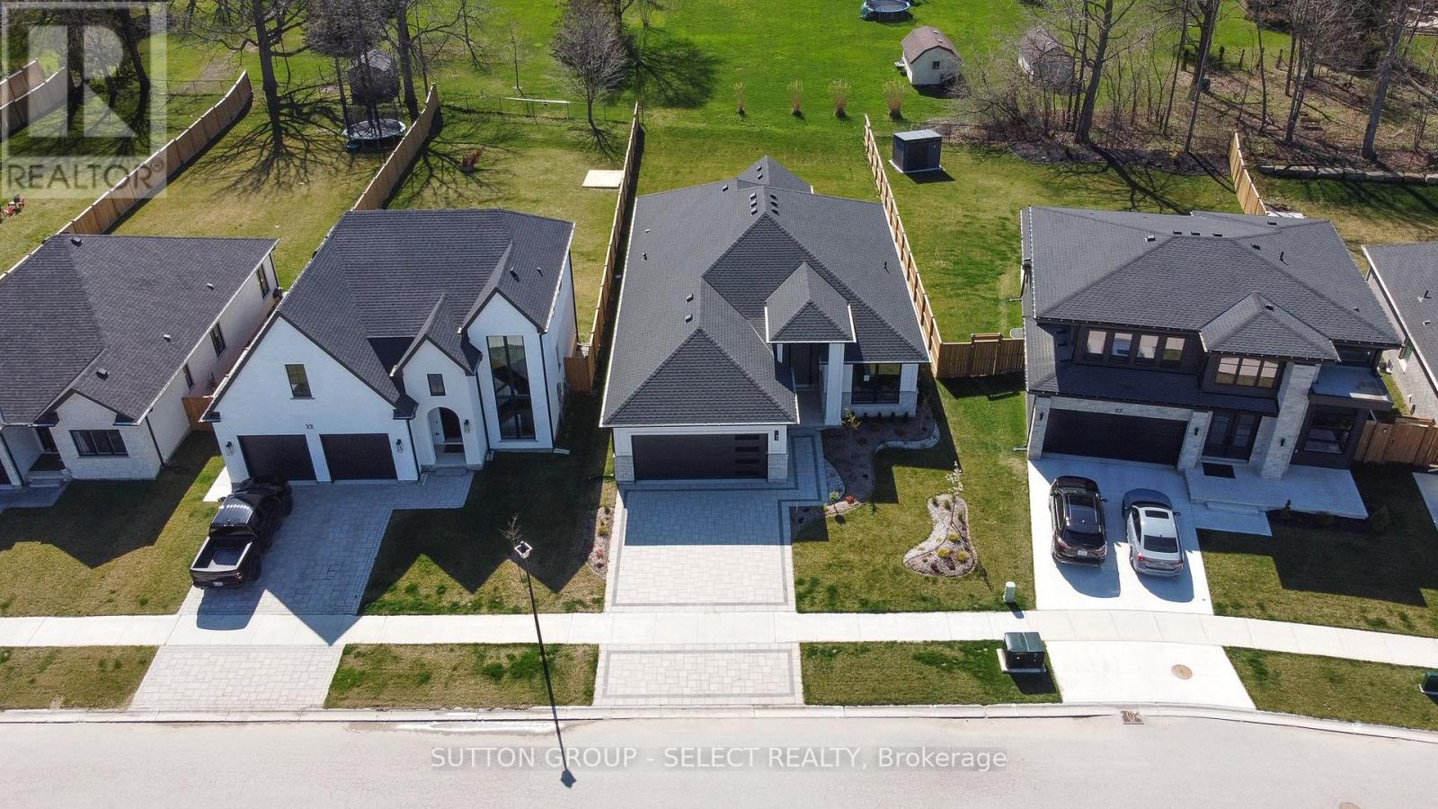 99 Optimist Drive, Southwold, Ontario  N5P 0G4 - Photo 1 - X12288938