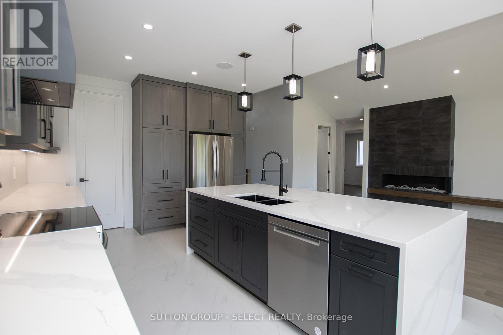 99 Optimist Drive, Southwold, Ontario  N5P 0G4 - Photo 11 - X12288938