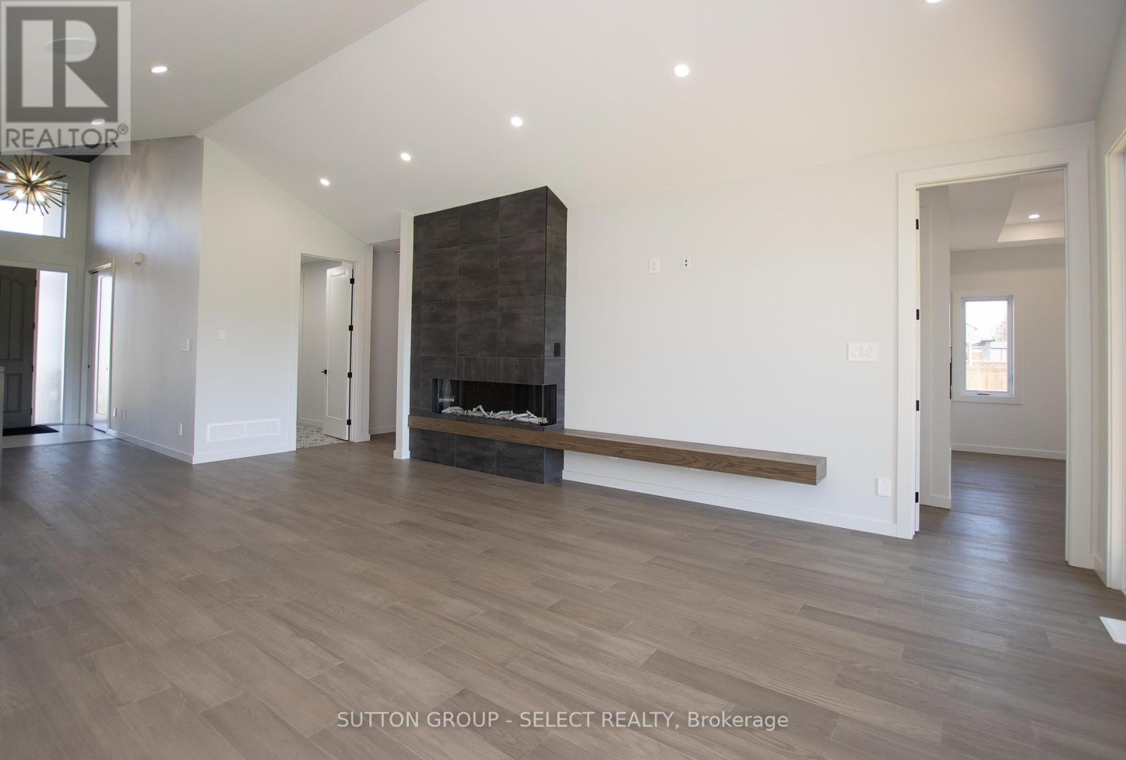 99 Optimist Drive, Southwold, Ontario  N5P 0G4 - Photo 17 - X12288938
