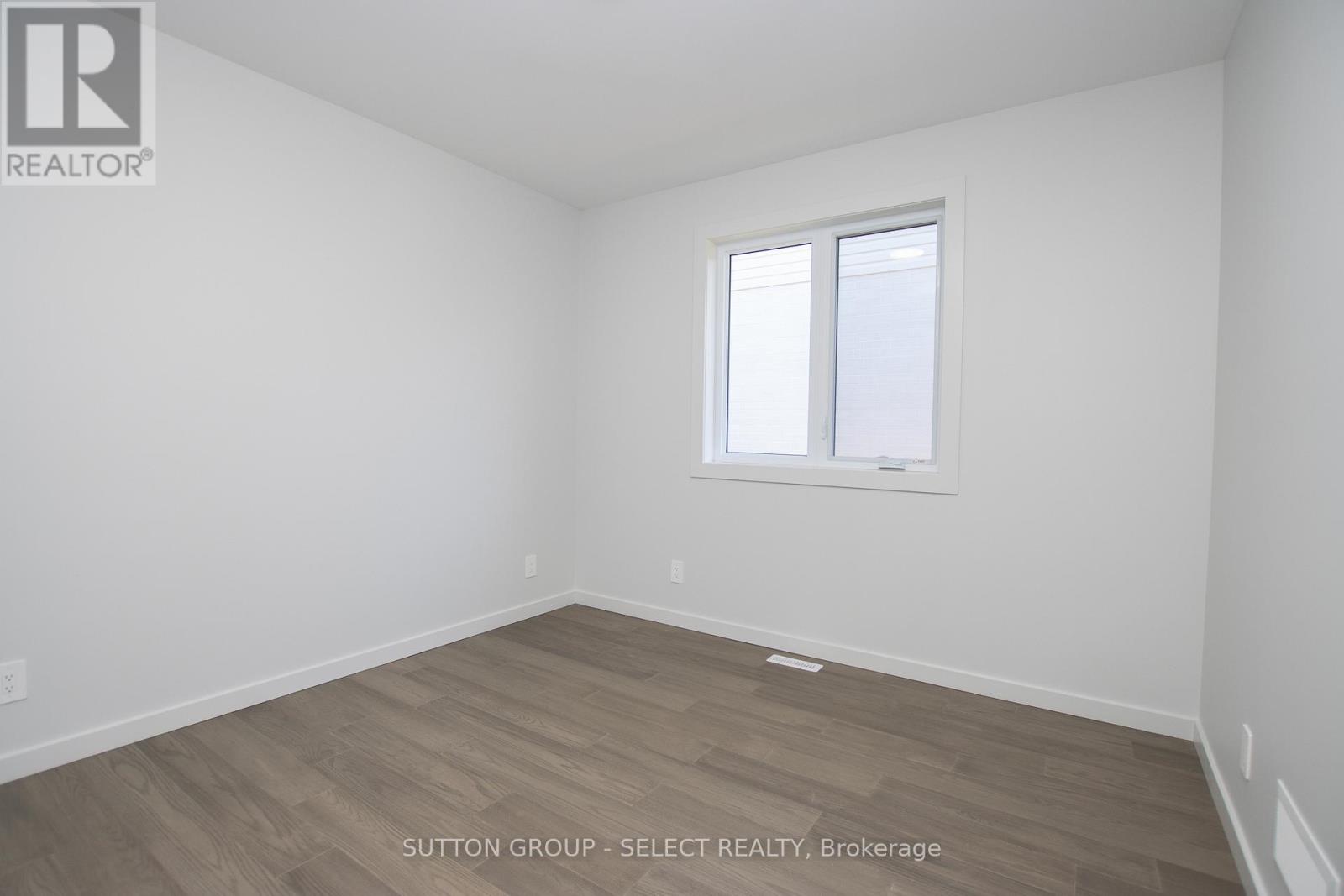 99 Optimist Drive, Southwold, Ontario  N5P 0G4 - Photo 19 - X12288938
