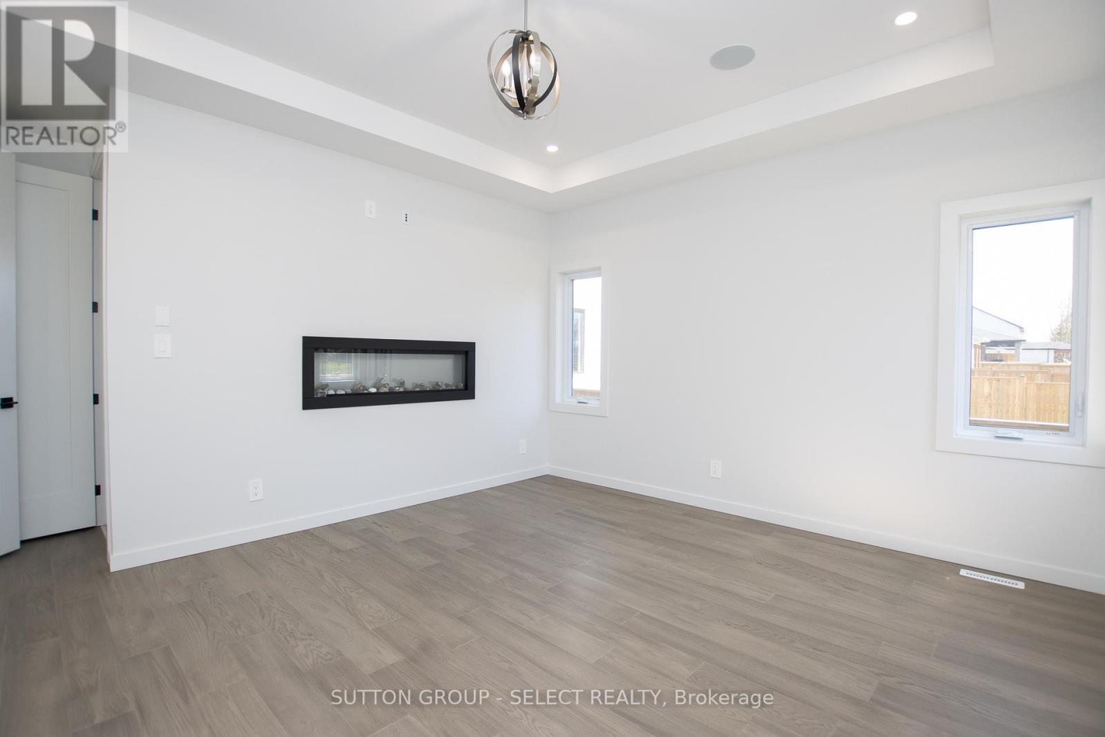99 Optimist Drive, Southwold, Ontario  N5P 0G4 - Photo 22 - X12288938