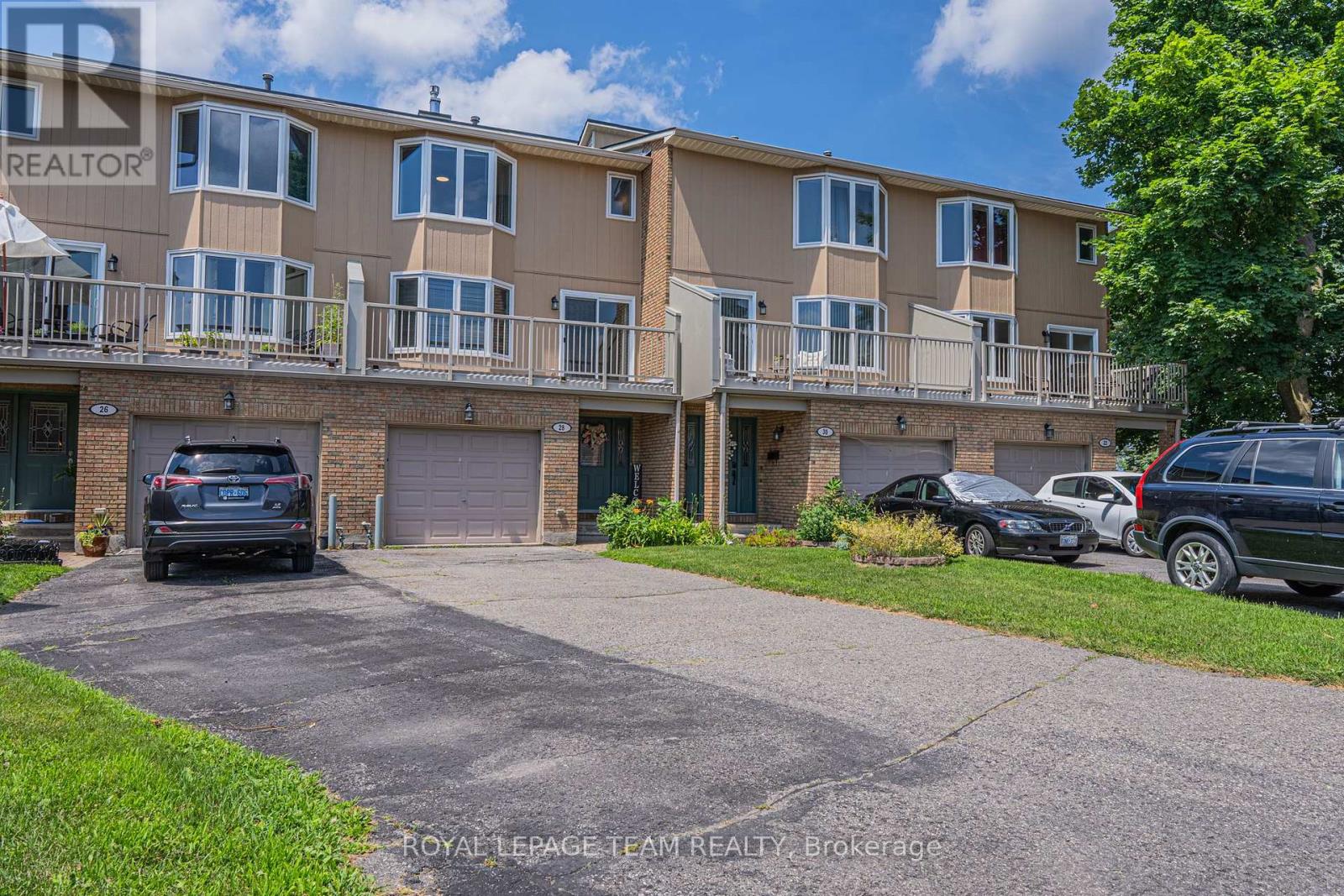 Property at 28 HUNTVIEW PRIVATE image 2
