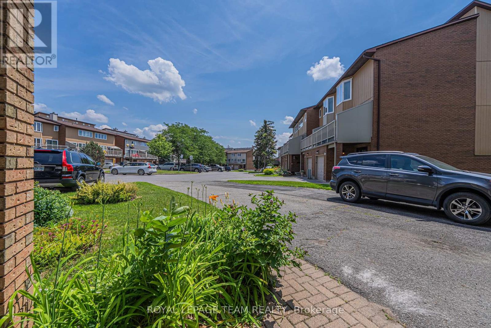 Property at 28 HUNTVIEW PRIVATE image 4