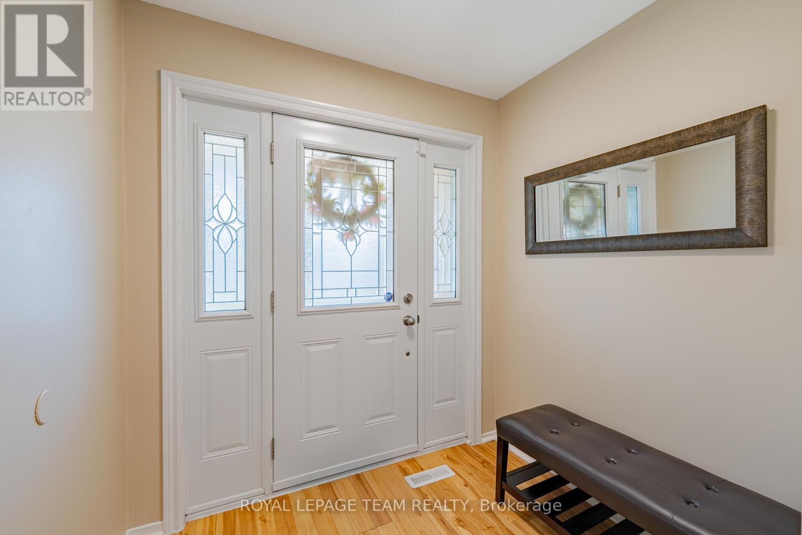 Property at 28 HUNTVIEW PRIVATE image 5