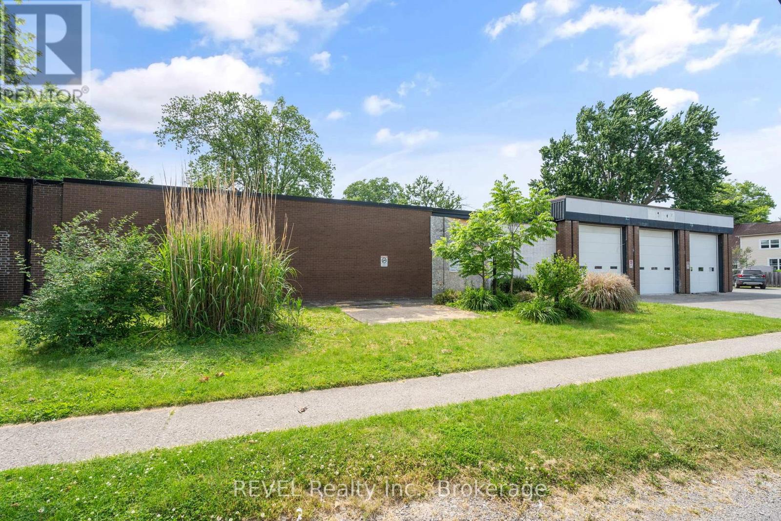 271 Ridgeway Road, Fort Erie, Ontario  L0S 1B0 - Photo 1 - X12288992